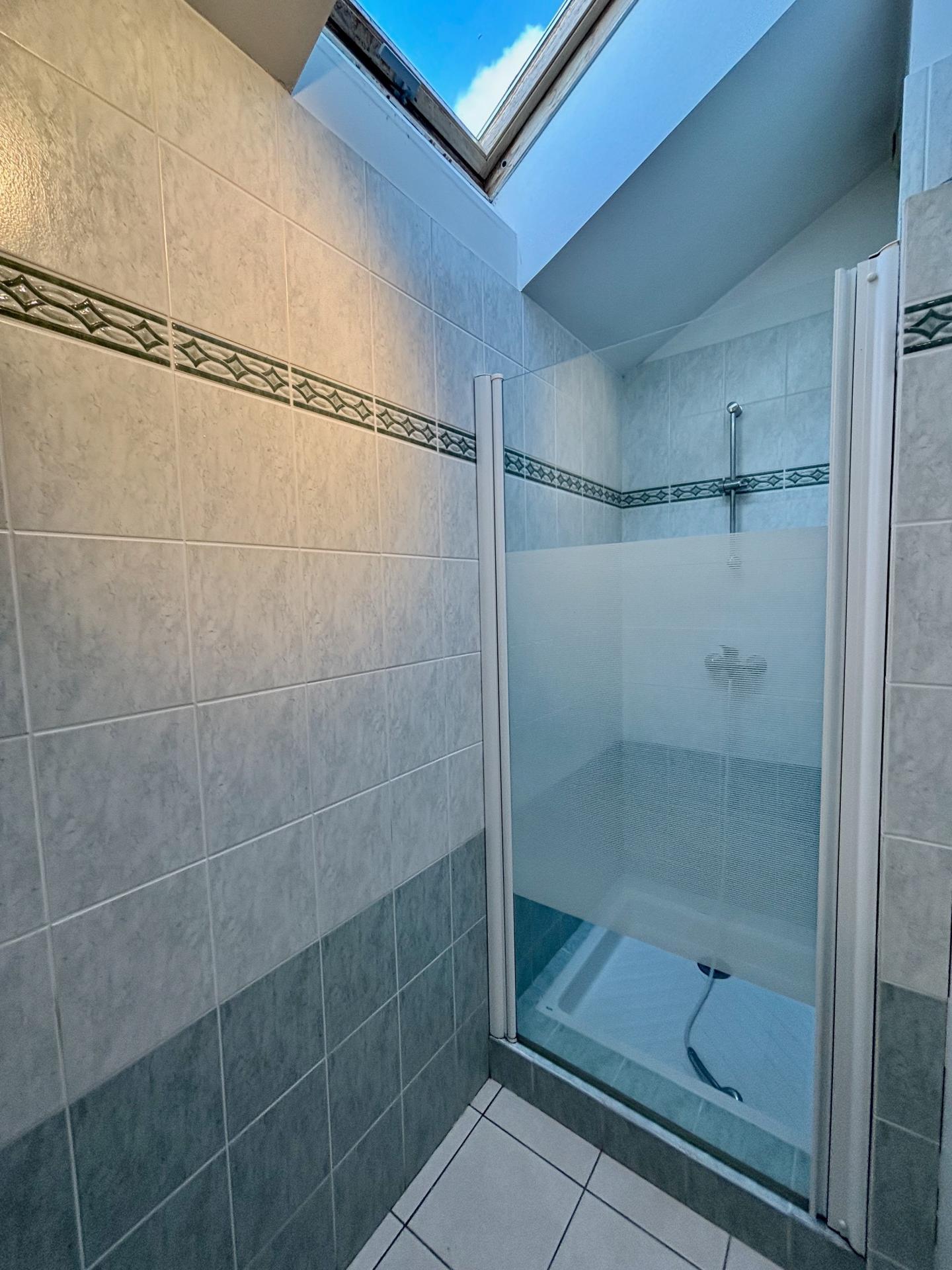 Miniature photo - 5 / 20