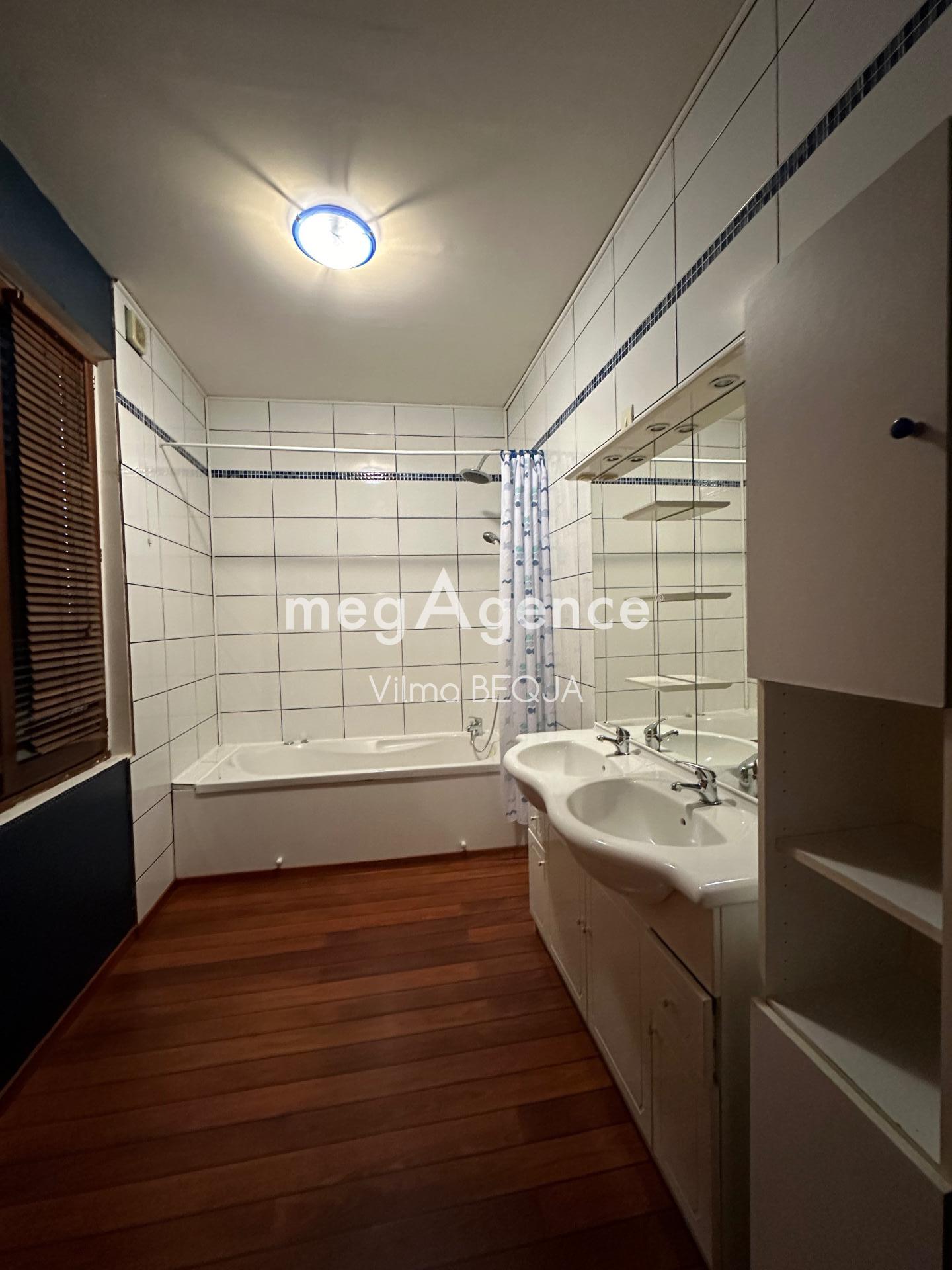 Miniature photo - 12 / 16