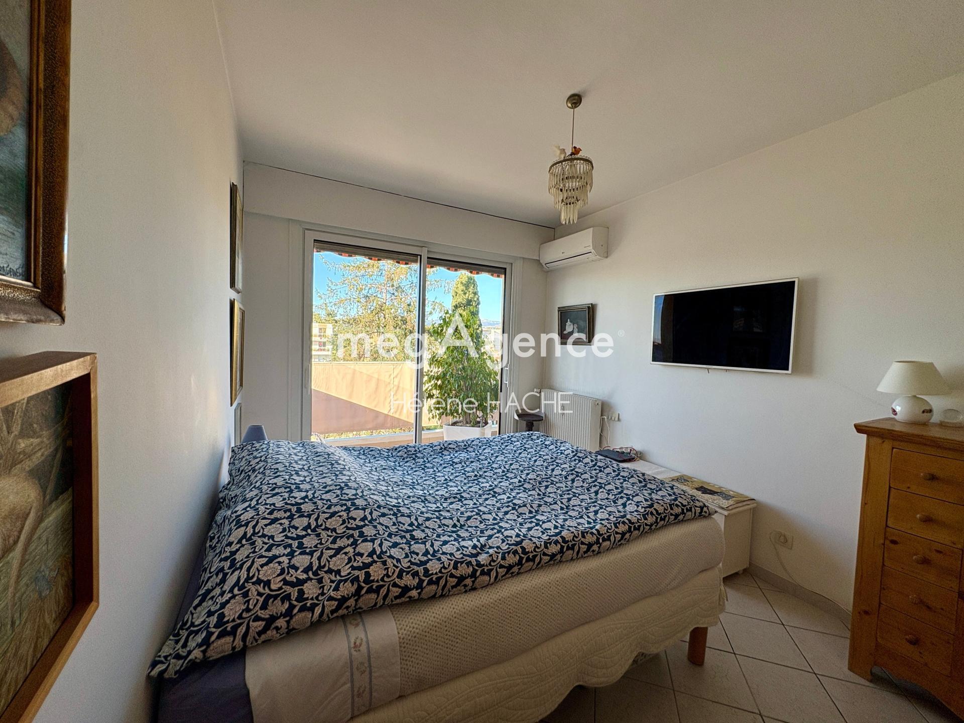 Miniature photo - 8 / 10