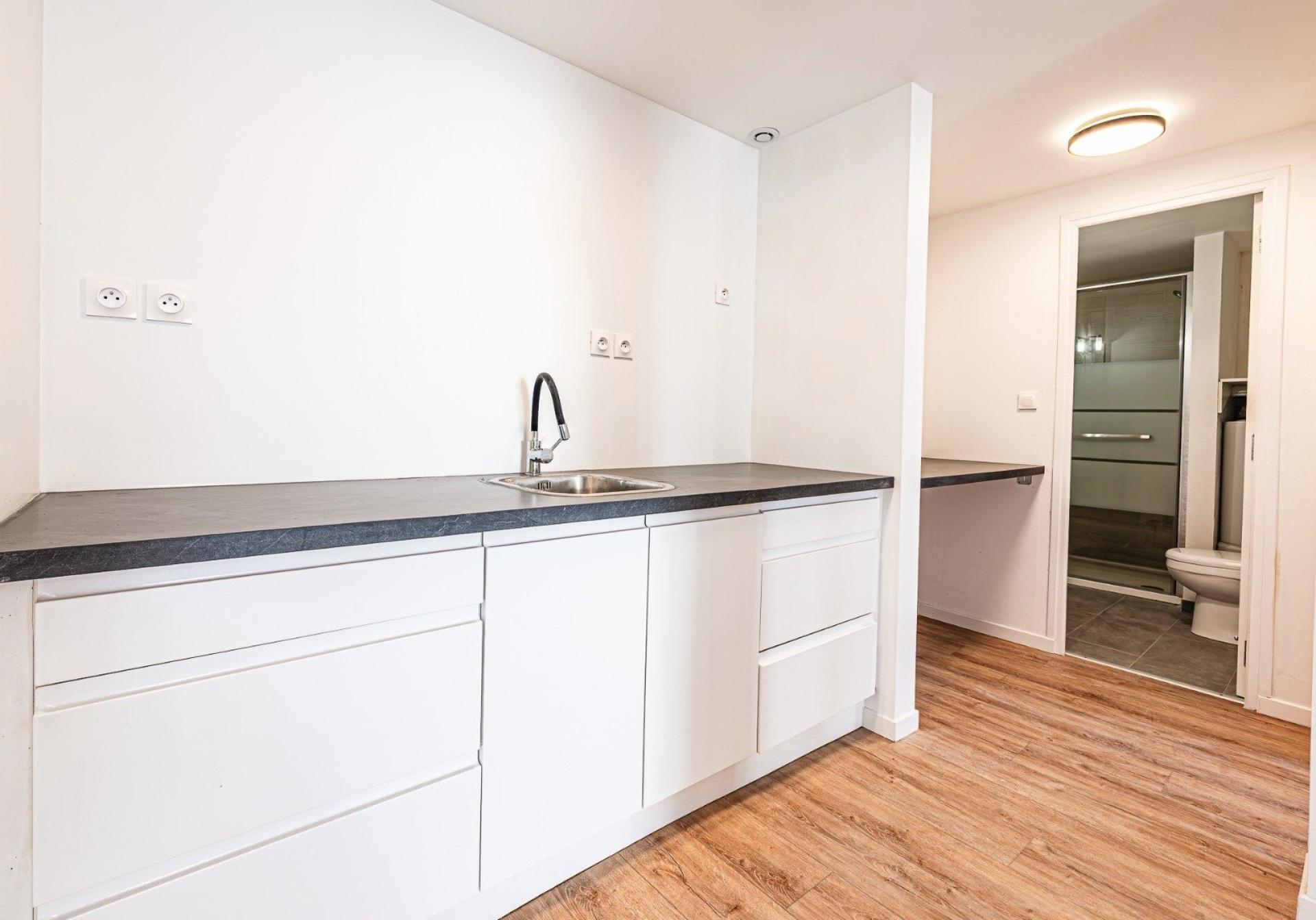 Miniature photo - 9 / 16