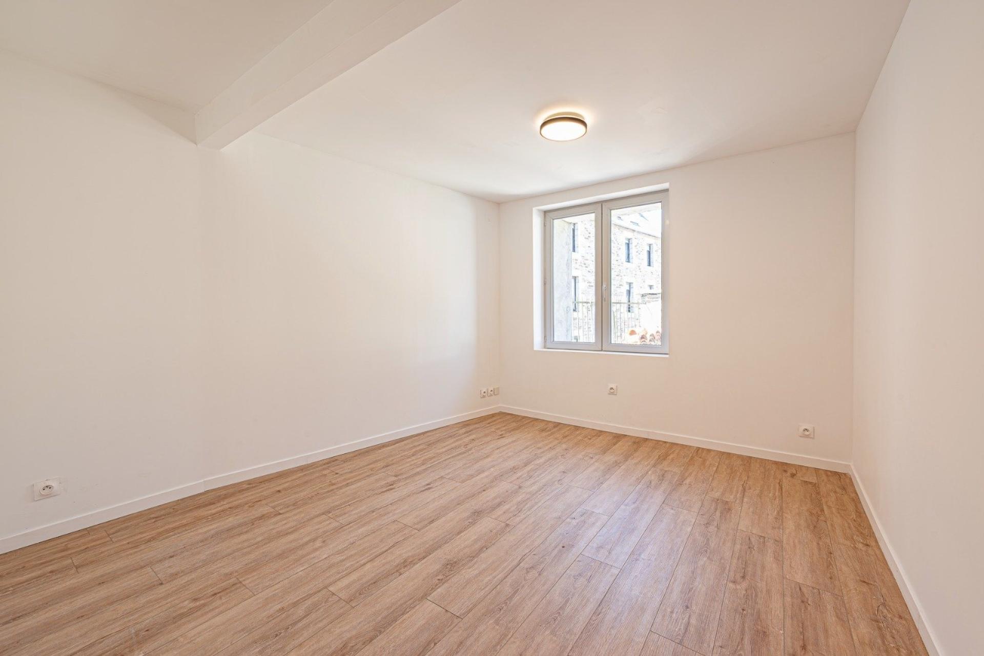 Miniature photo - 11 / 16