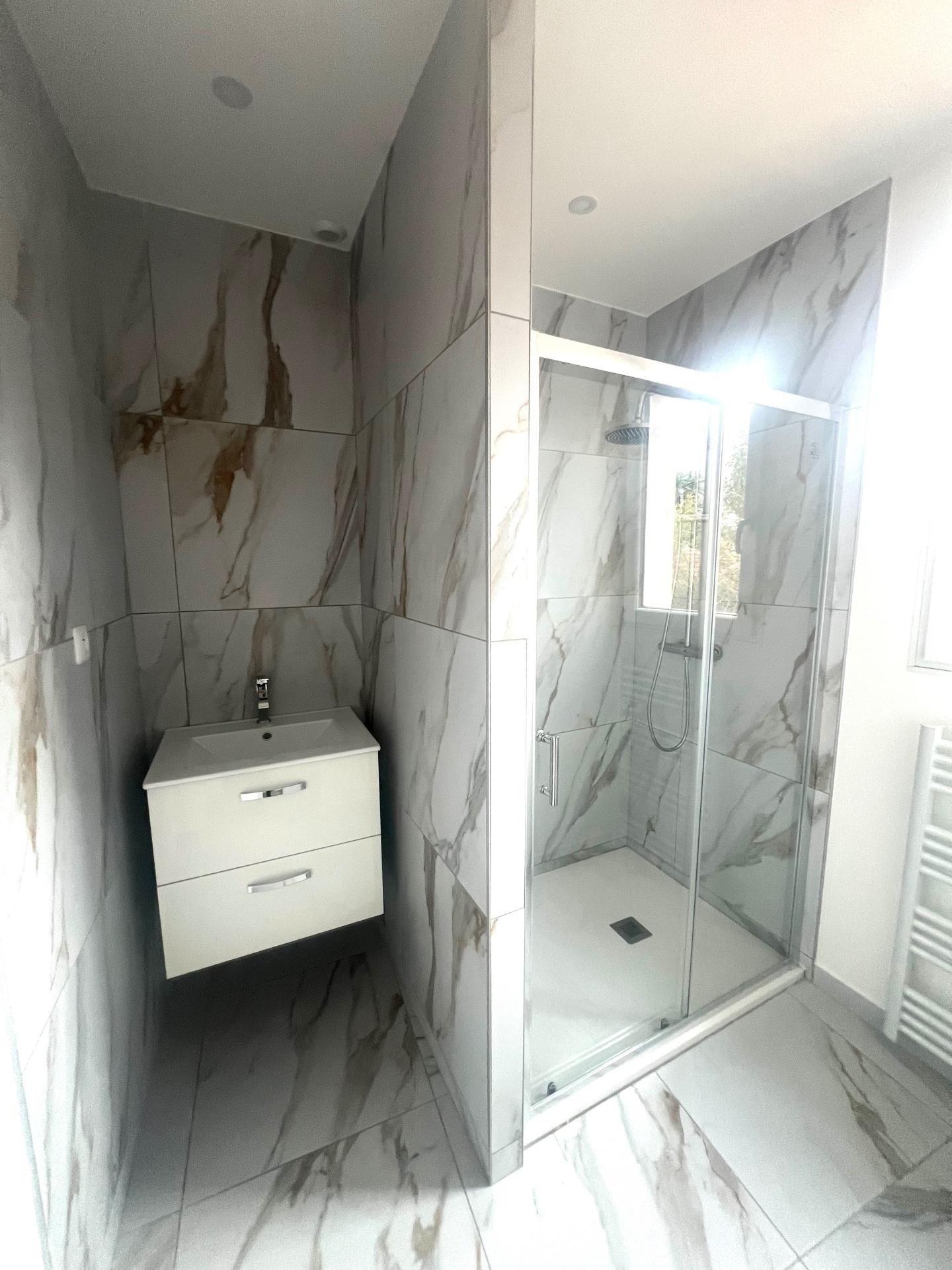 Miniature photo - 12 / 16