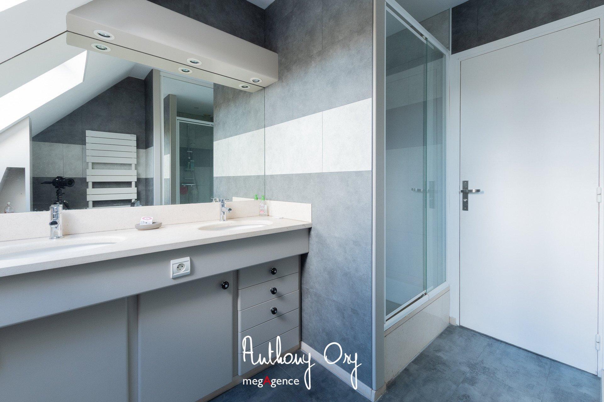 Miniature photo - 17 / 20