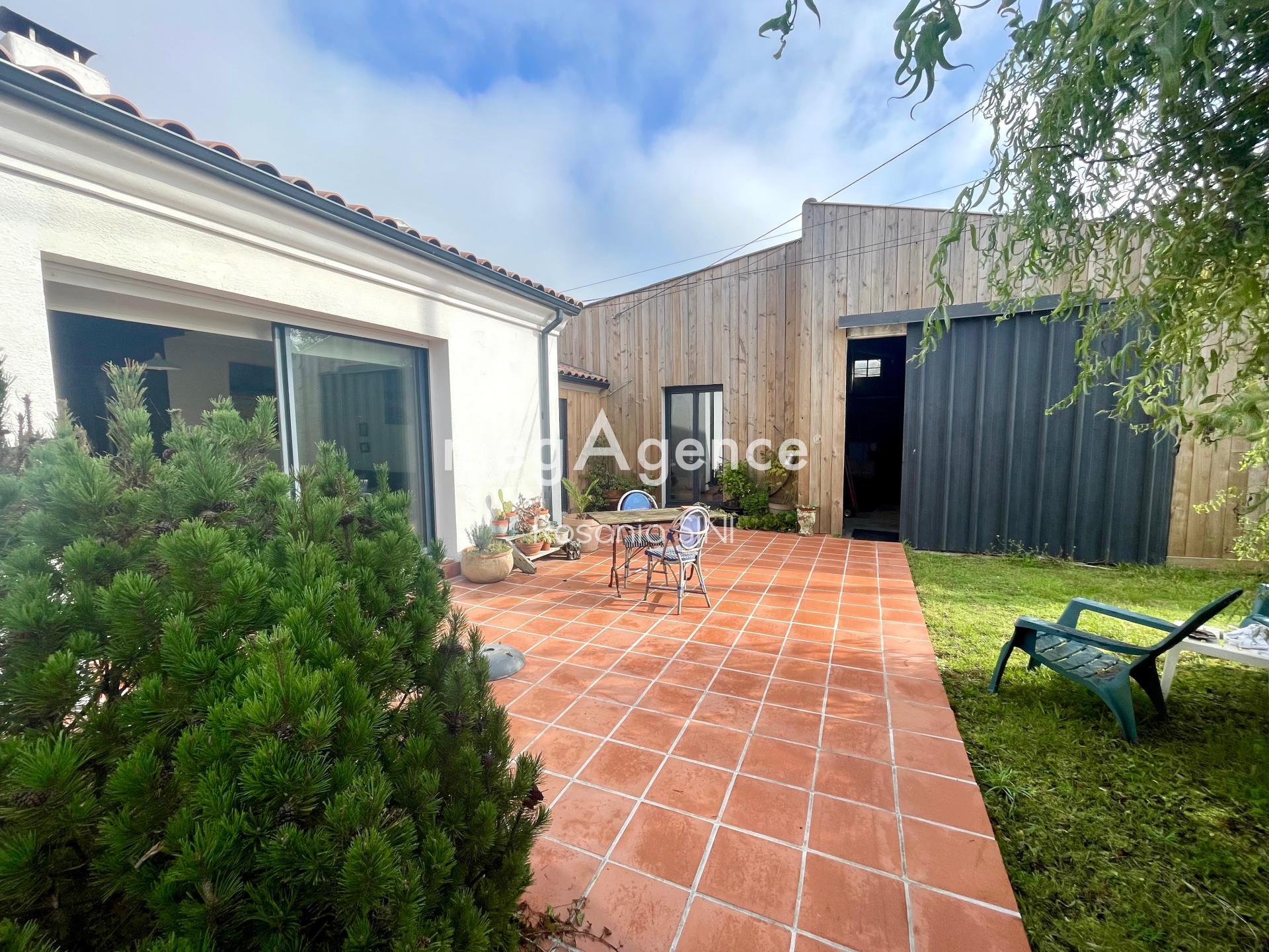 Miniature photo - 2 / 17