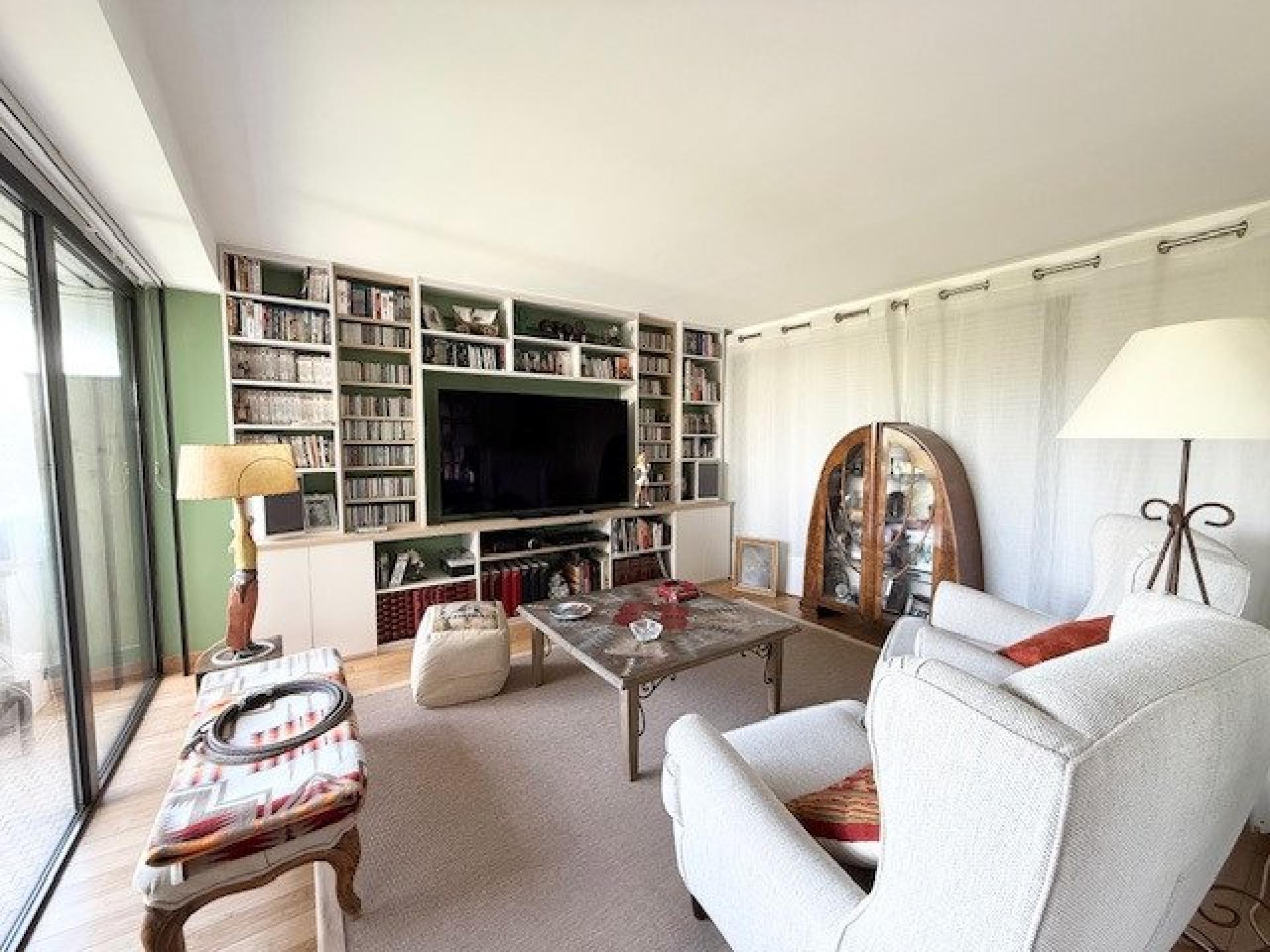 Miniature photo - 8 / 16