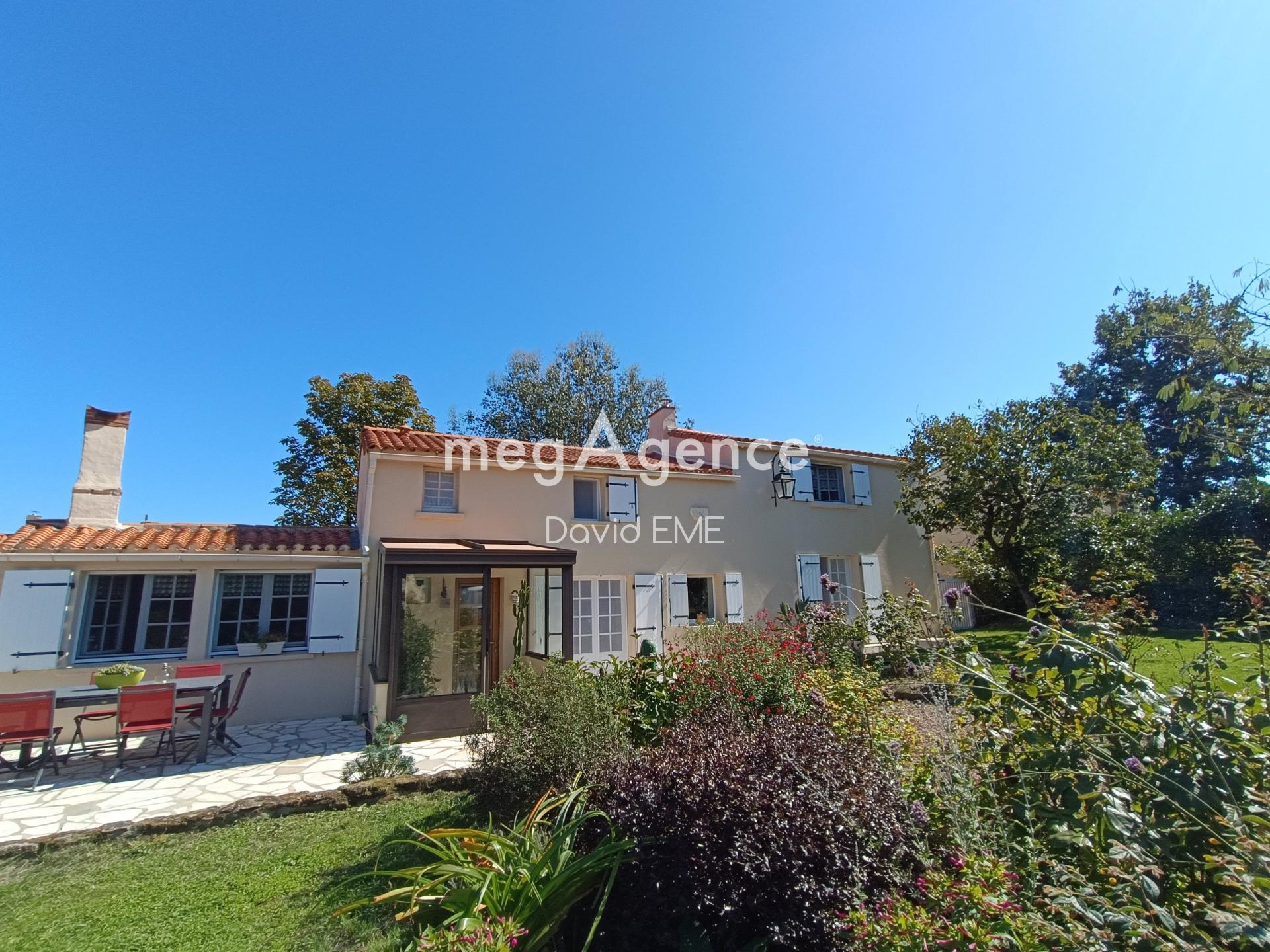 Miniature photo - 2 / 18