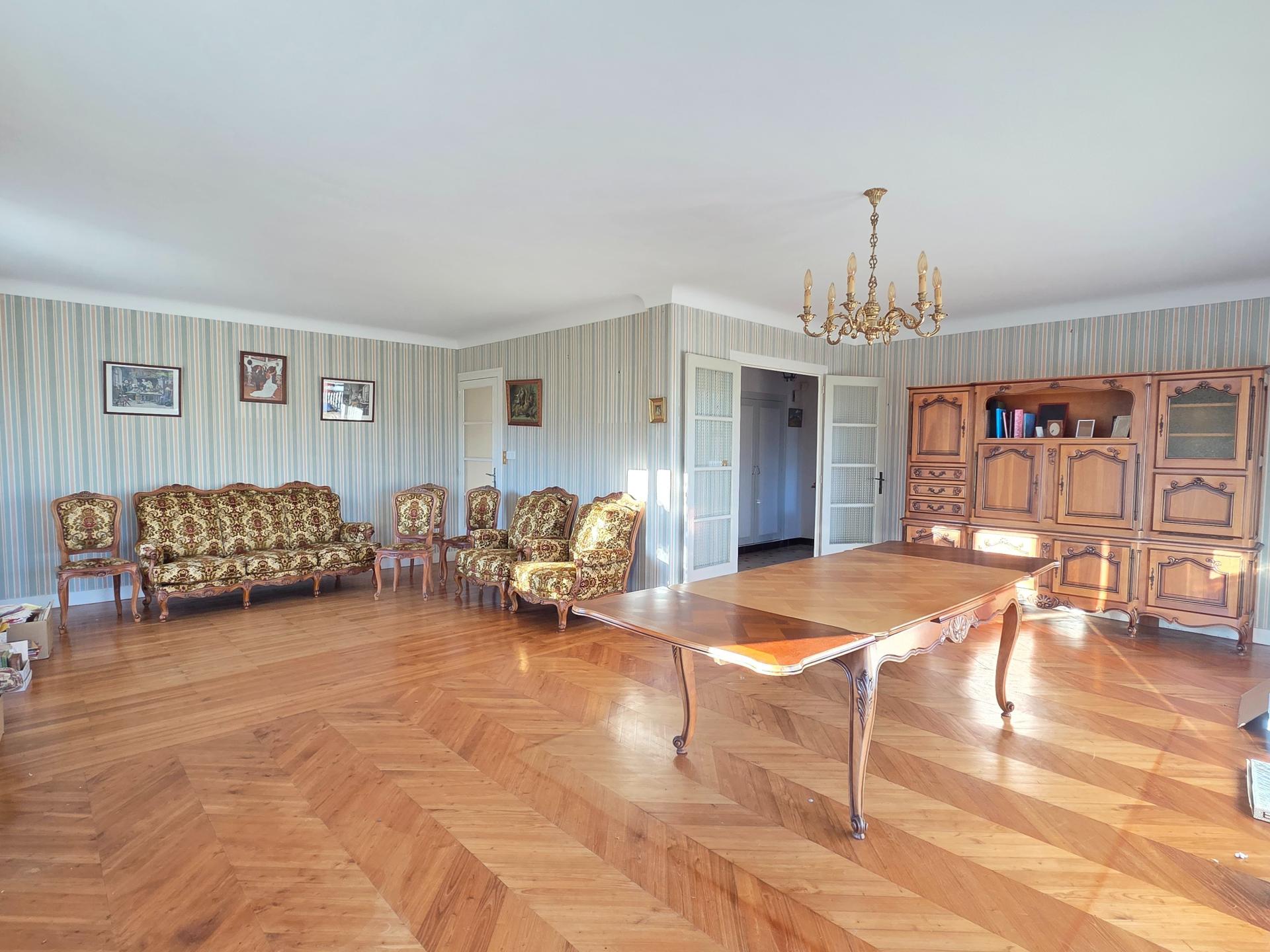 Miniature photo - 2 / 12