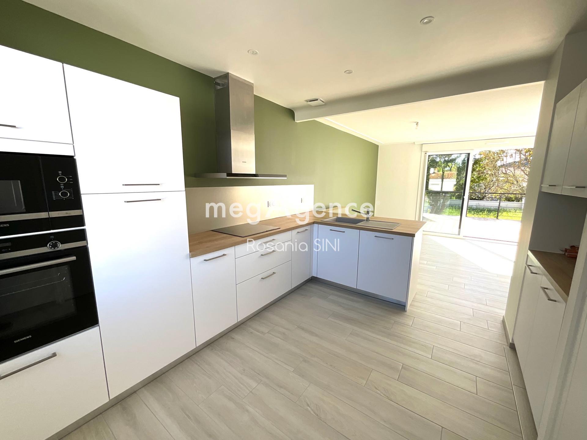 Miniature photo - 2 / 19