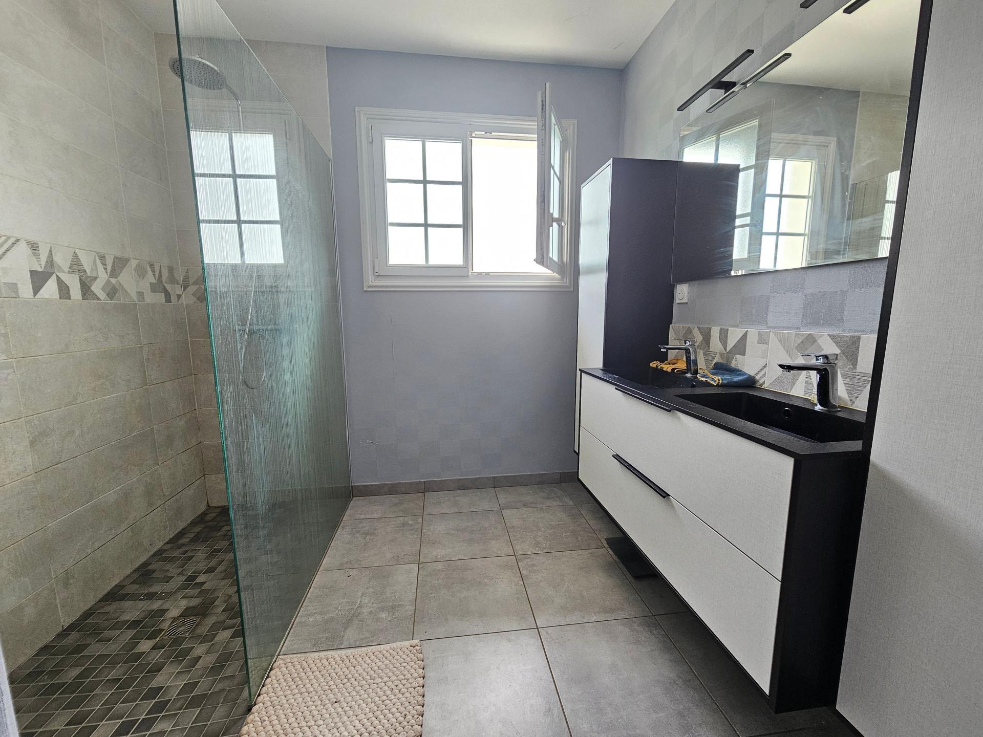 Miniature photo - 8 / 16