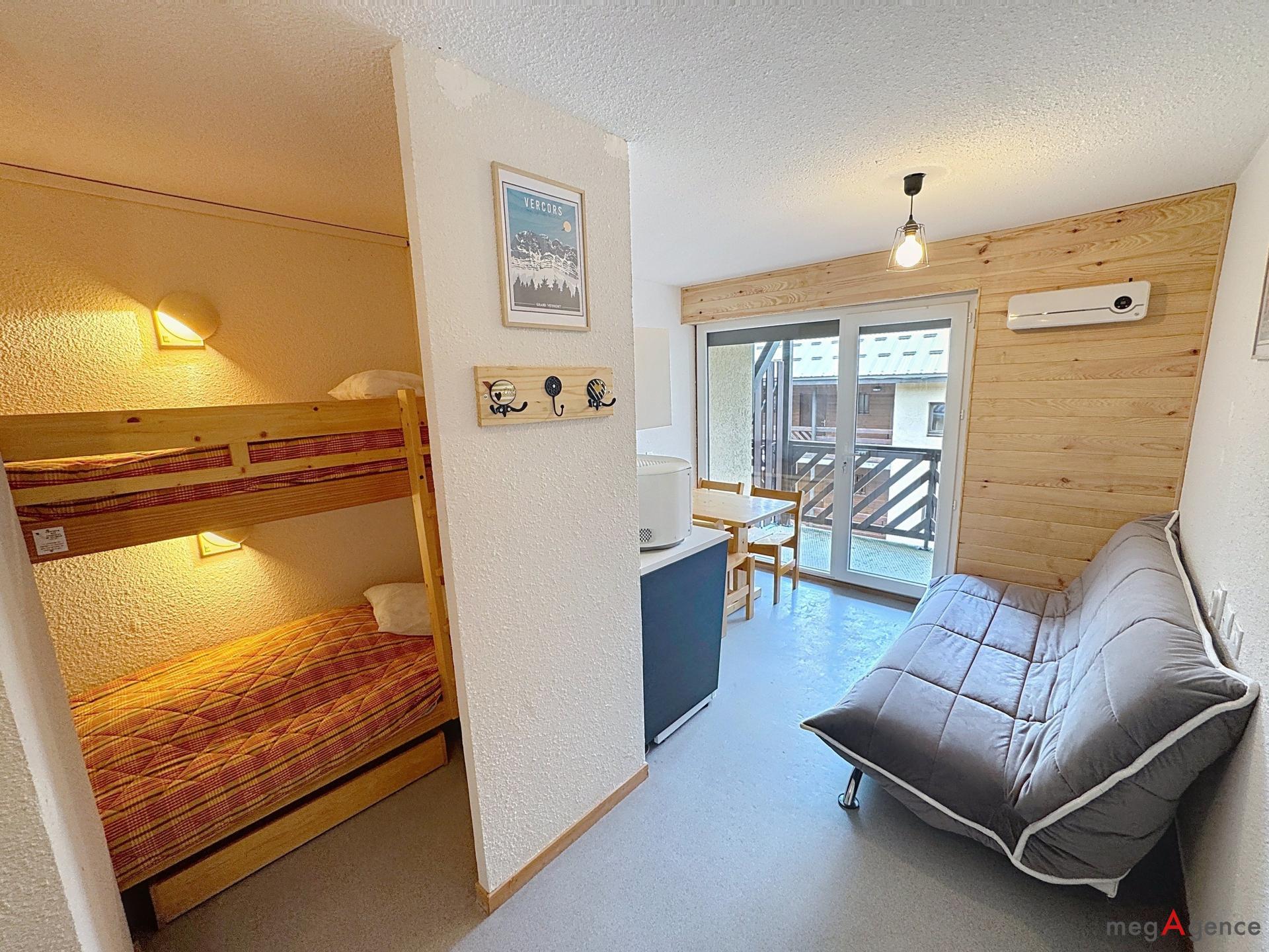 Miniature photo - 4 / 10