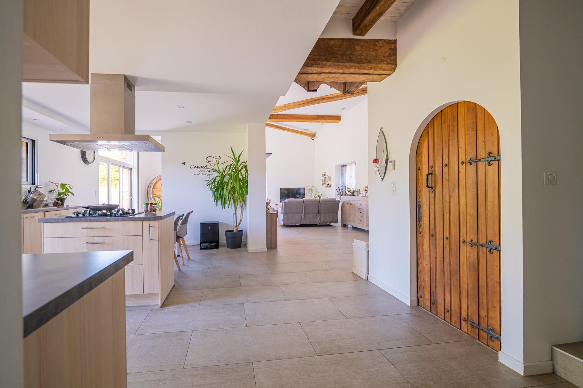 Miniature photo - 2 / 19