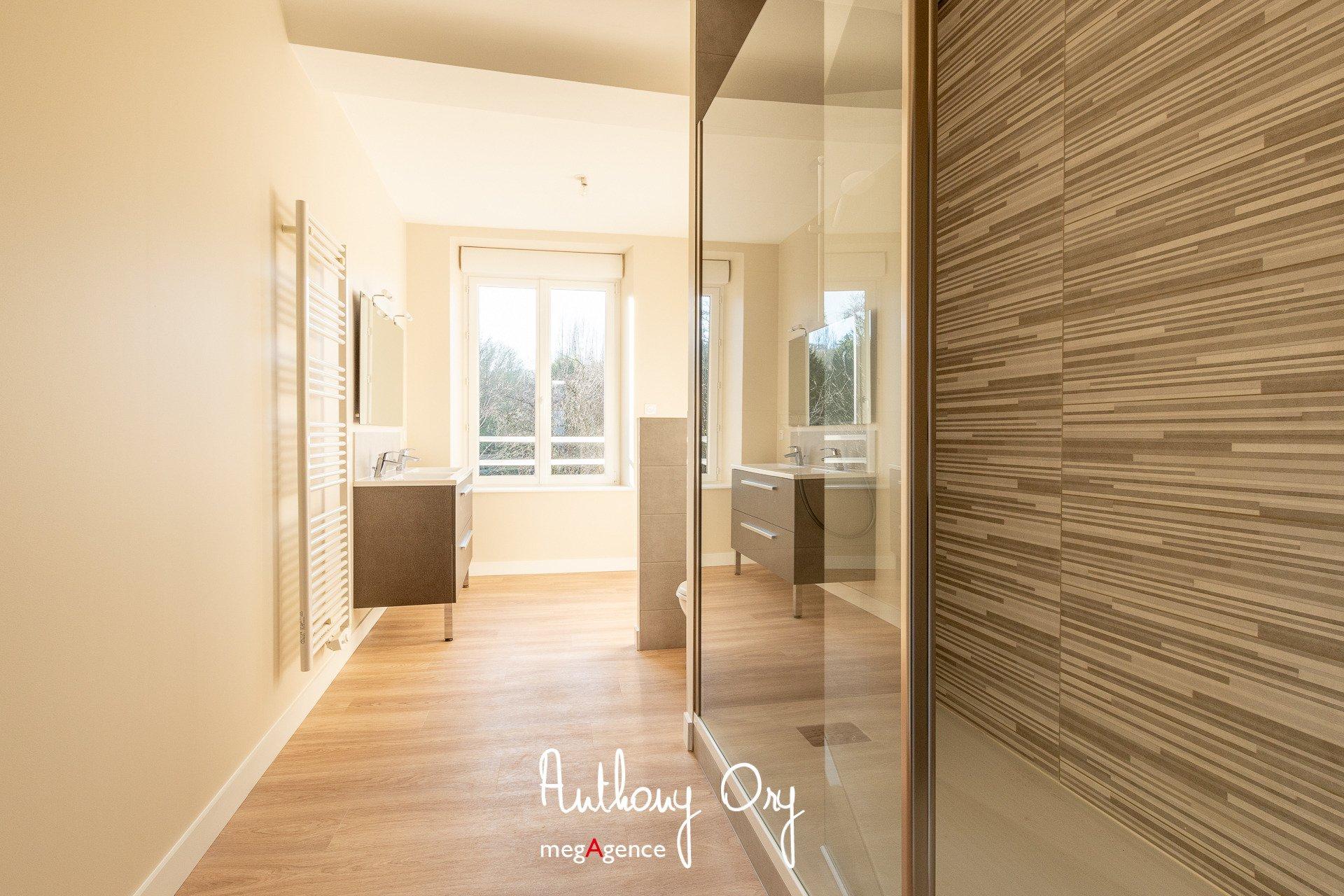 Miniature photo - 12 / 16