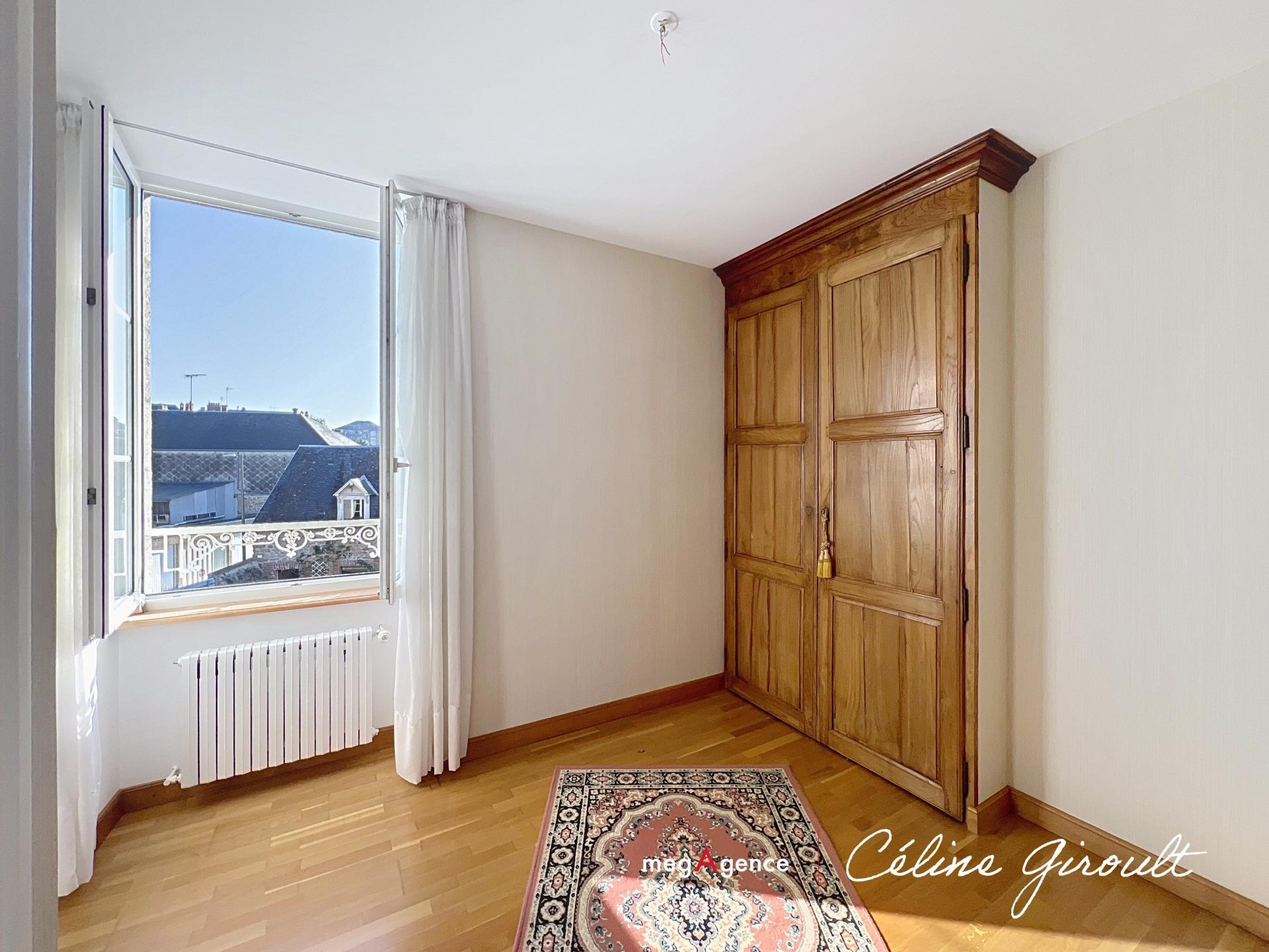 Miniature photo - 8 / 16