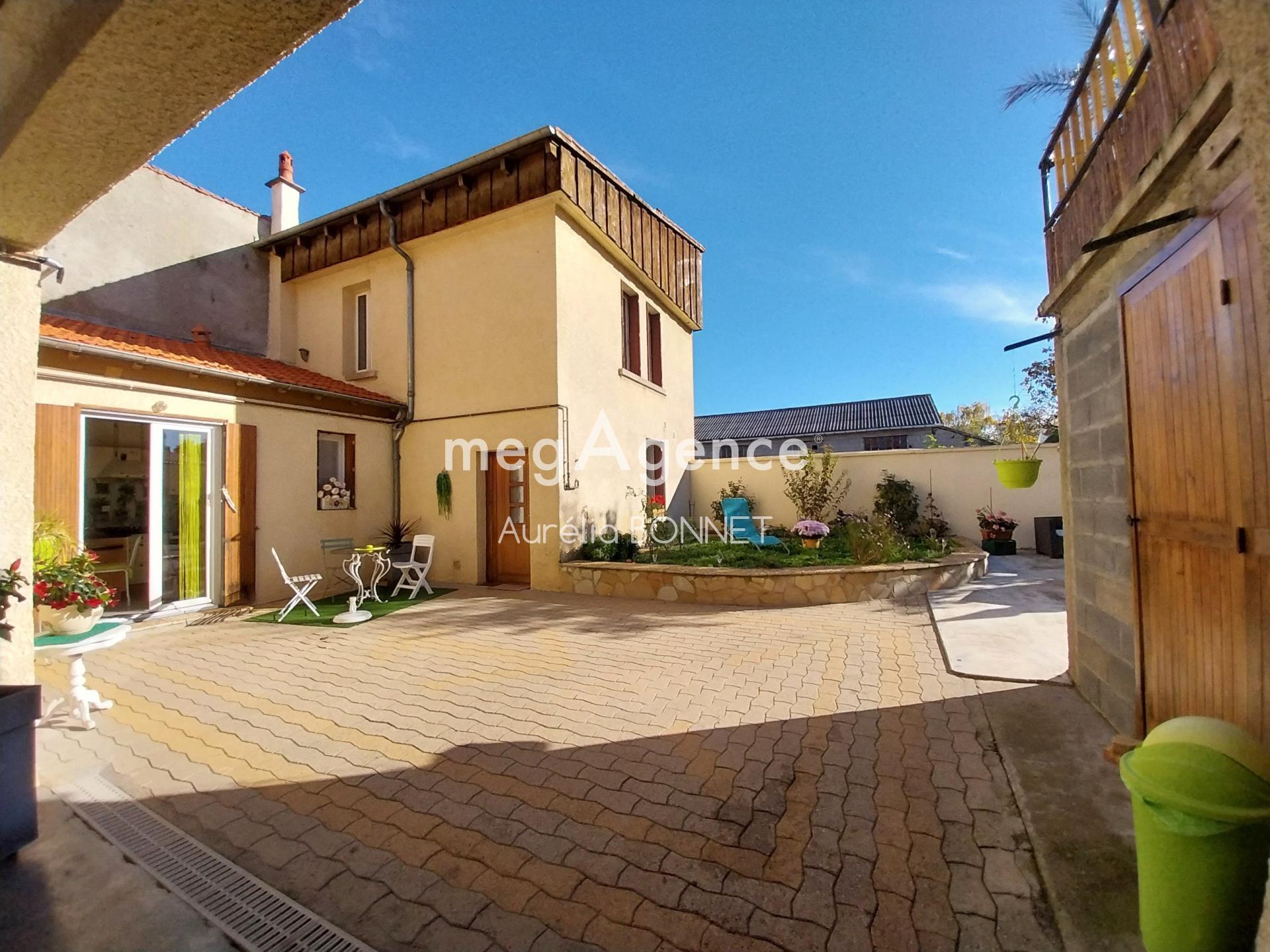 Maison 11 pièces 275 m² · à Lempdes-sur-Allagnon · 275 m² · 315 000 €