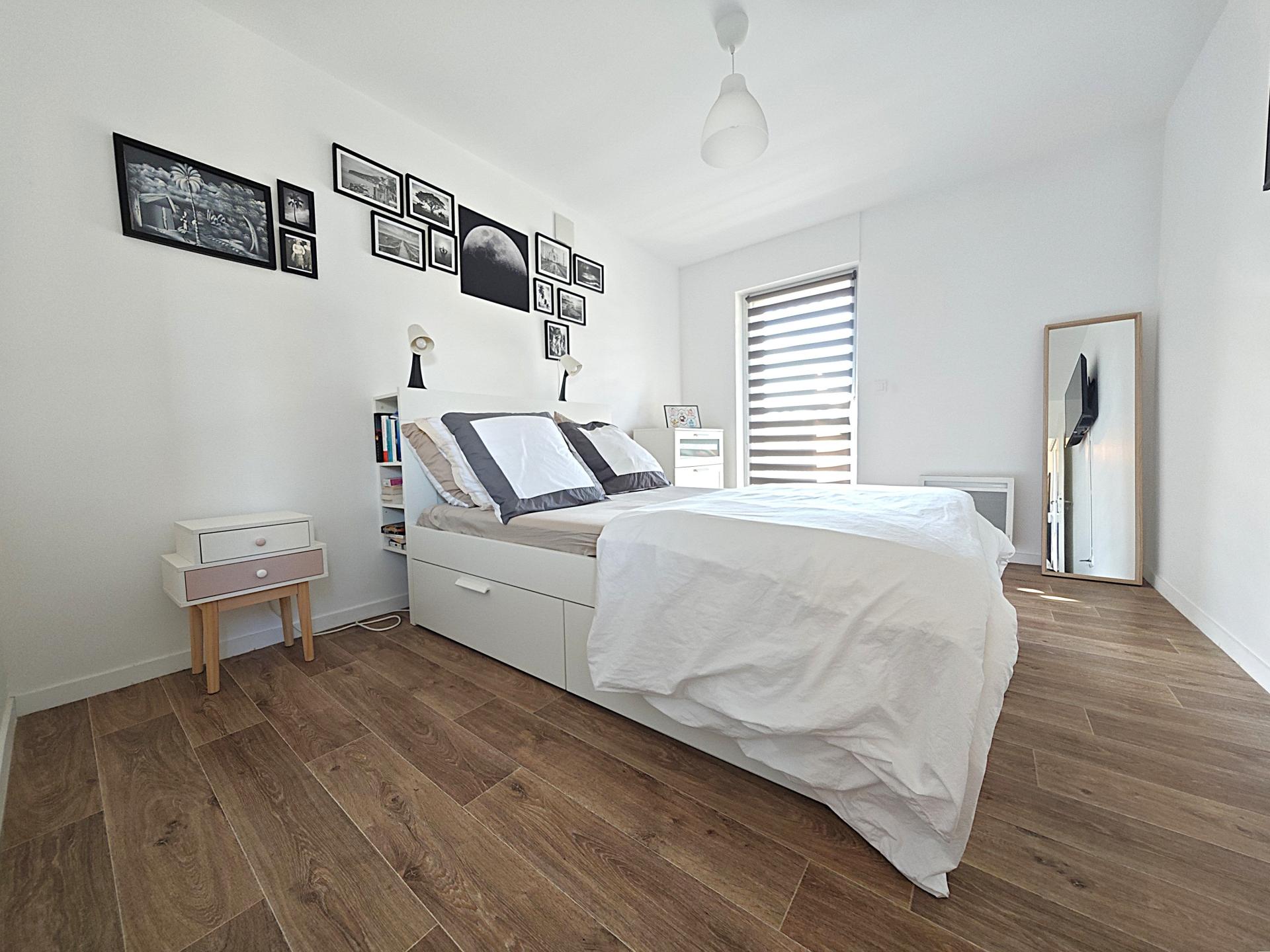 Miniature photo - 12 / 16