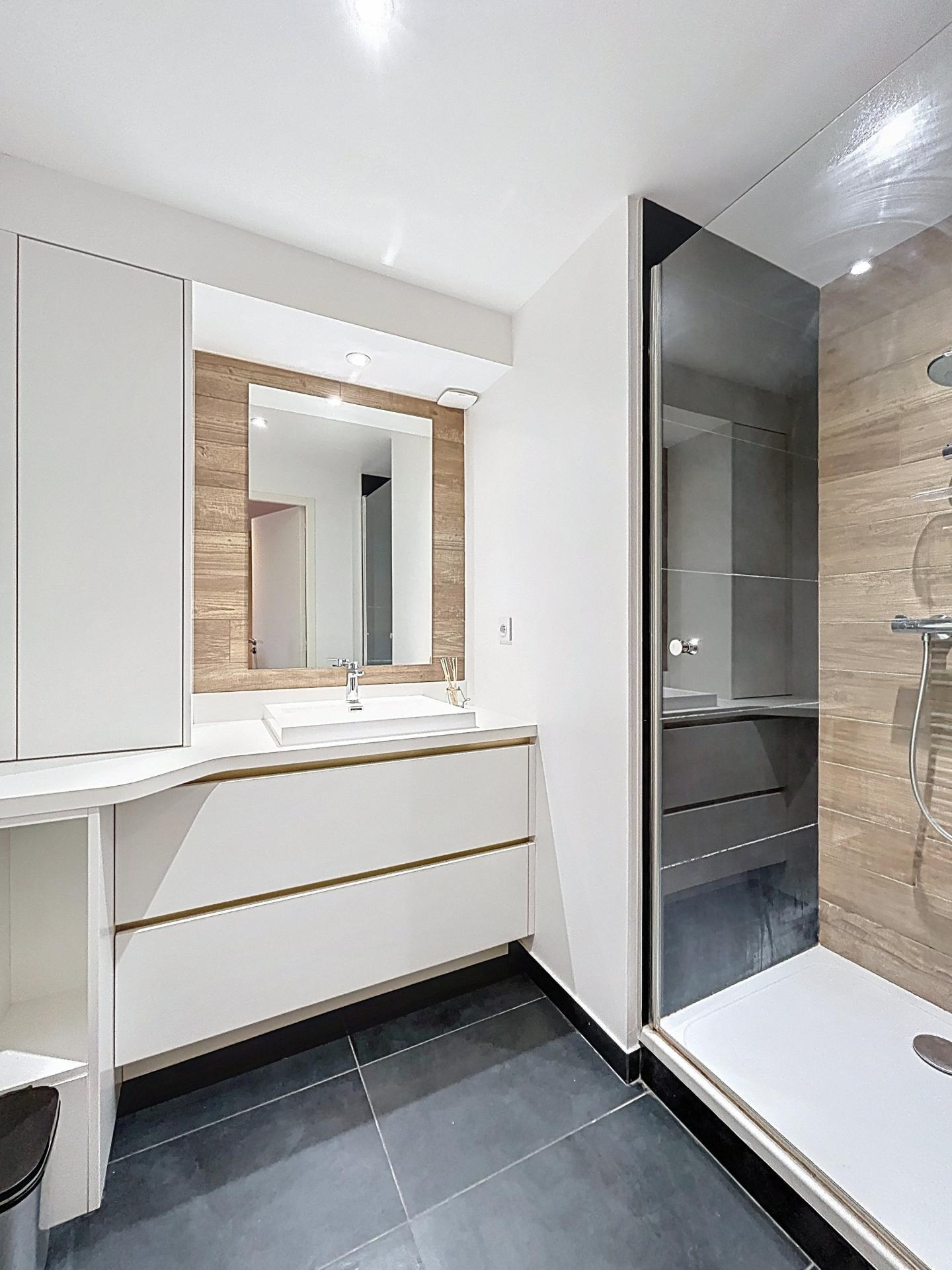 Miniature photo - 8 / 9