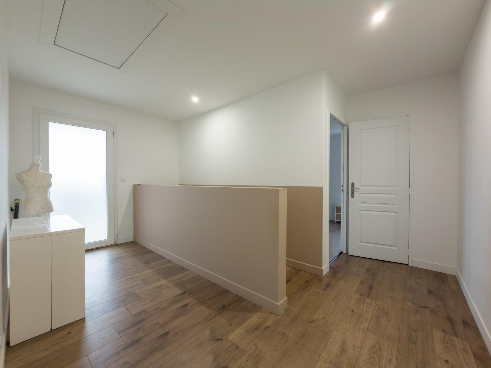 Miniature photo - 8 / 16