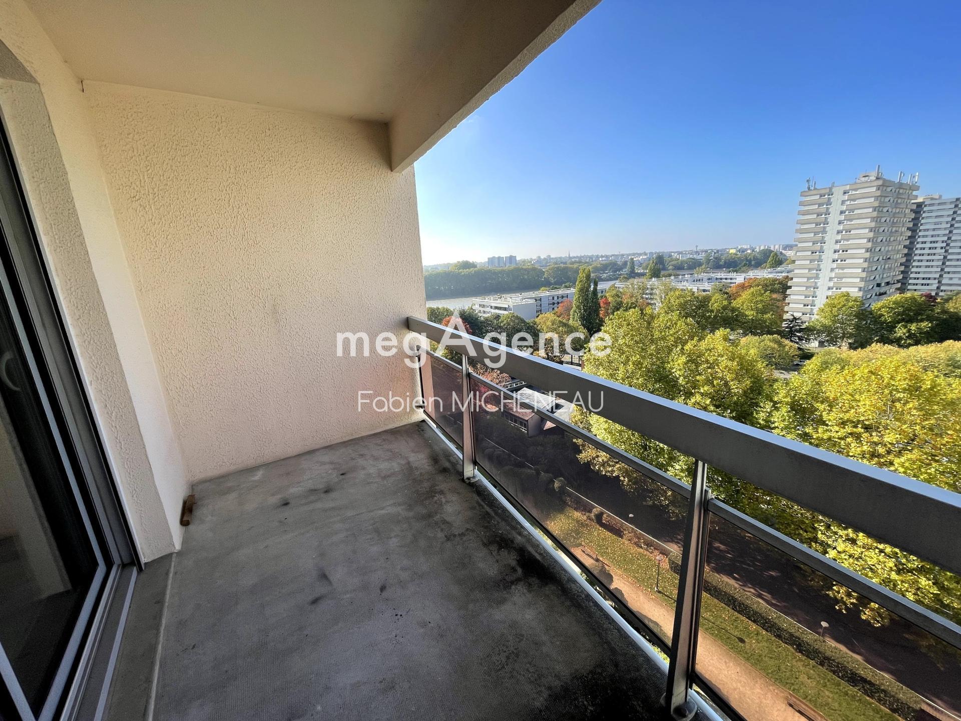 Miniature photo - 2 / 14