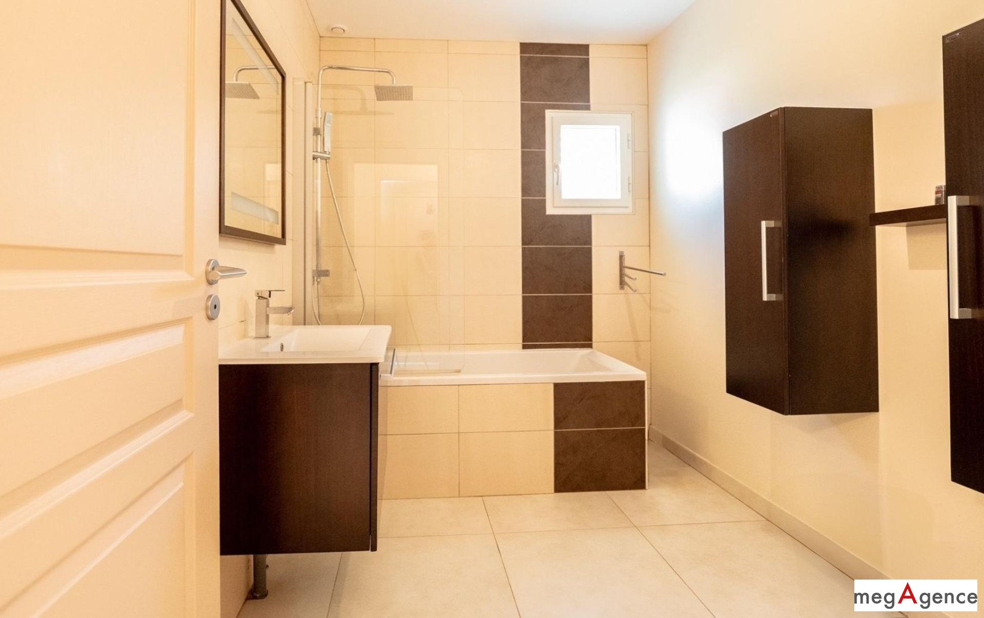 Miniature photo - 12 / 16