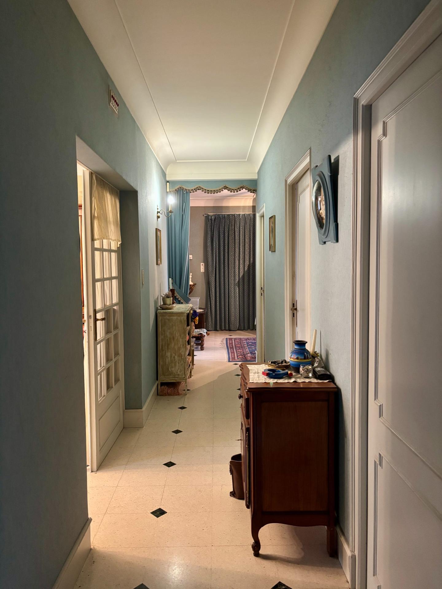 Miniature photo - 2 / 8