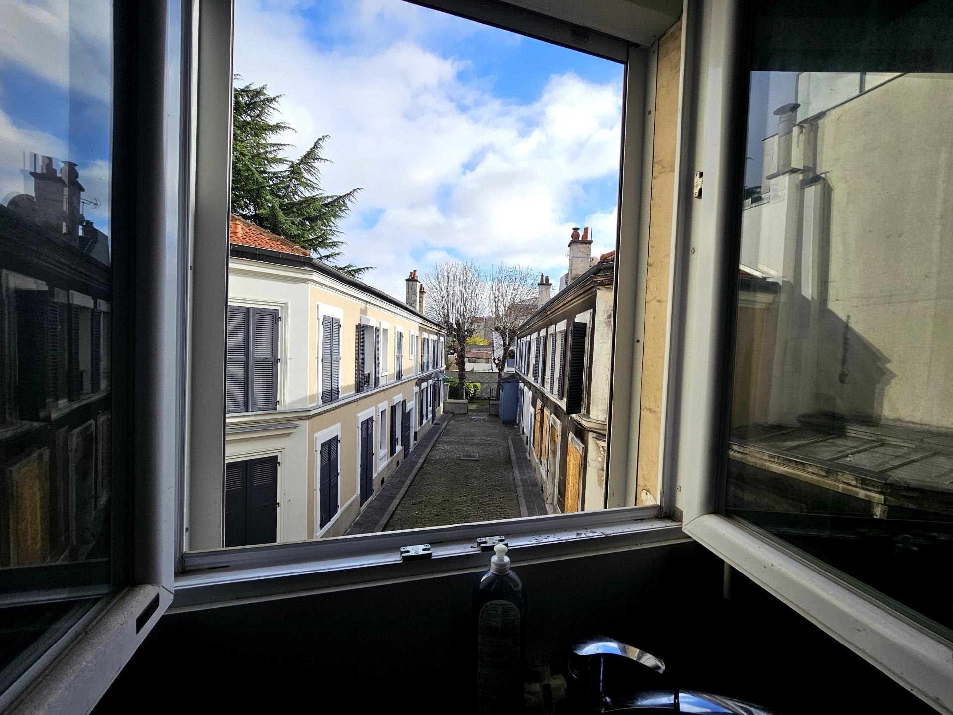 Miniature photo - 2 / 14