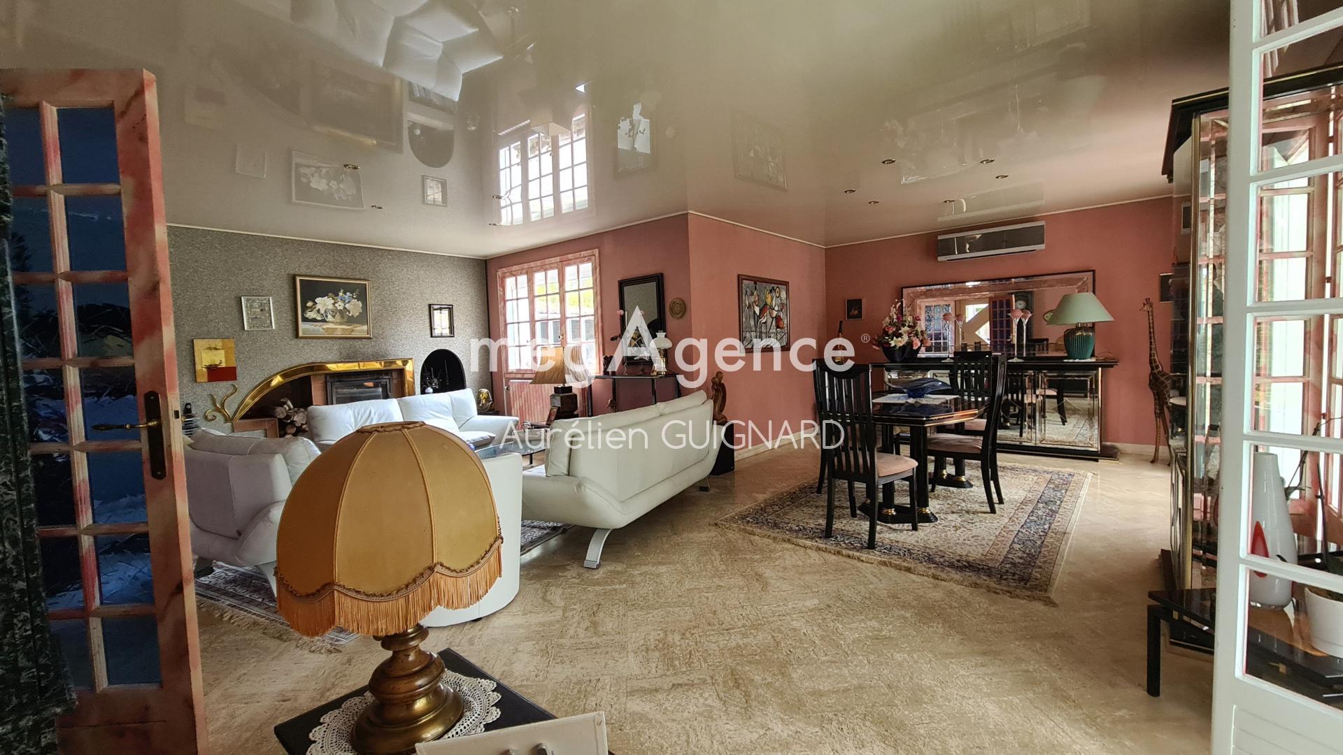 Miniature photo - 2 / 19