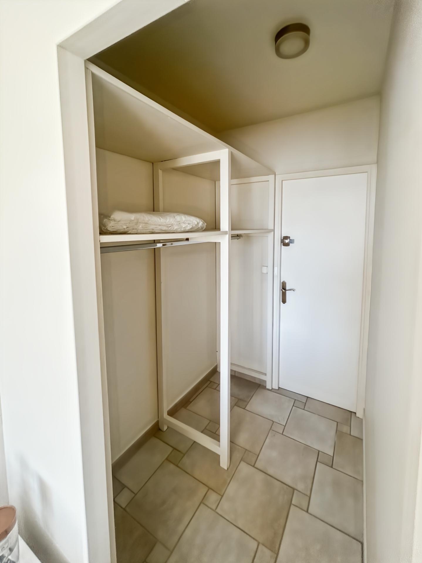 Miniature photo - 2 / 4