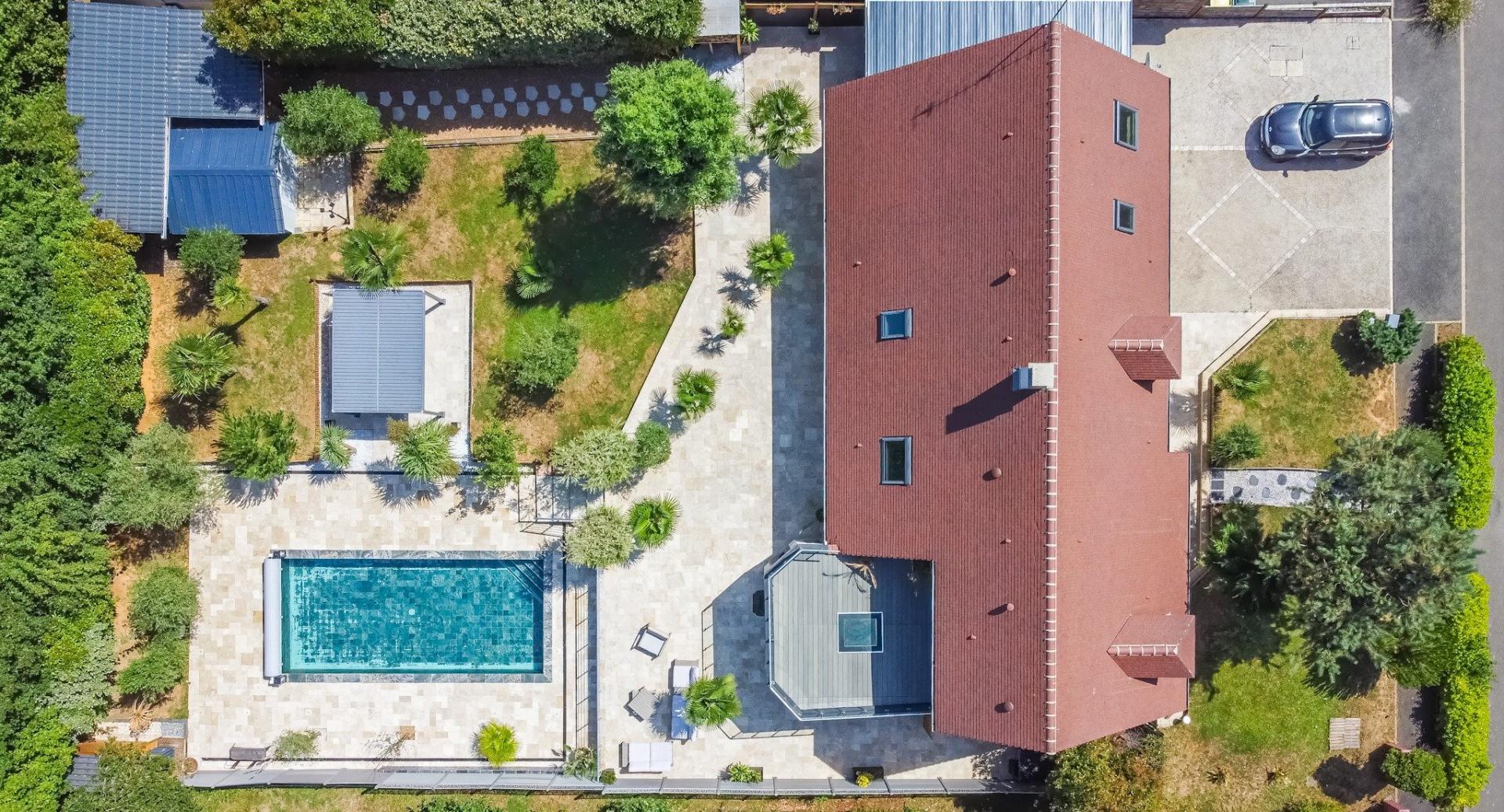 Miniature photo - 2 / 17