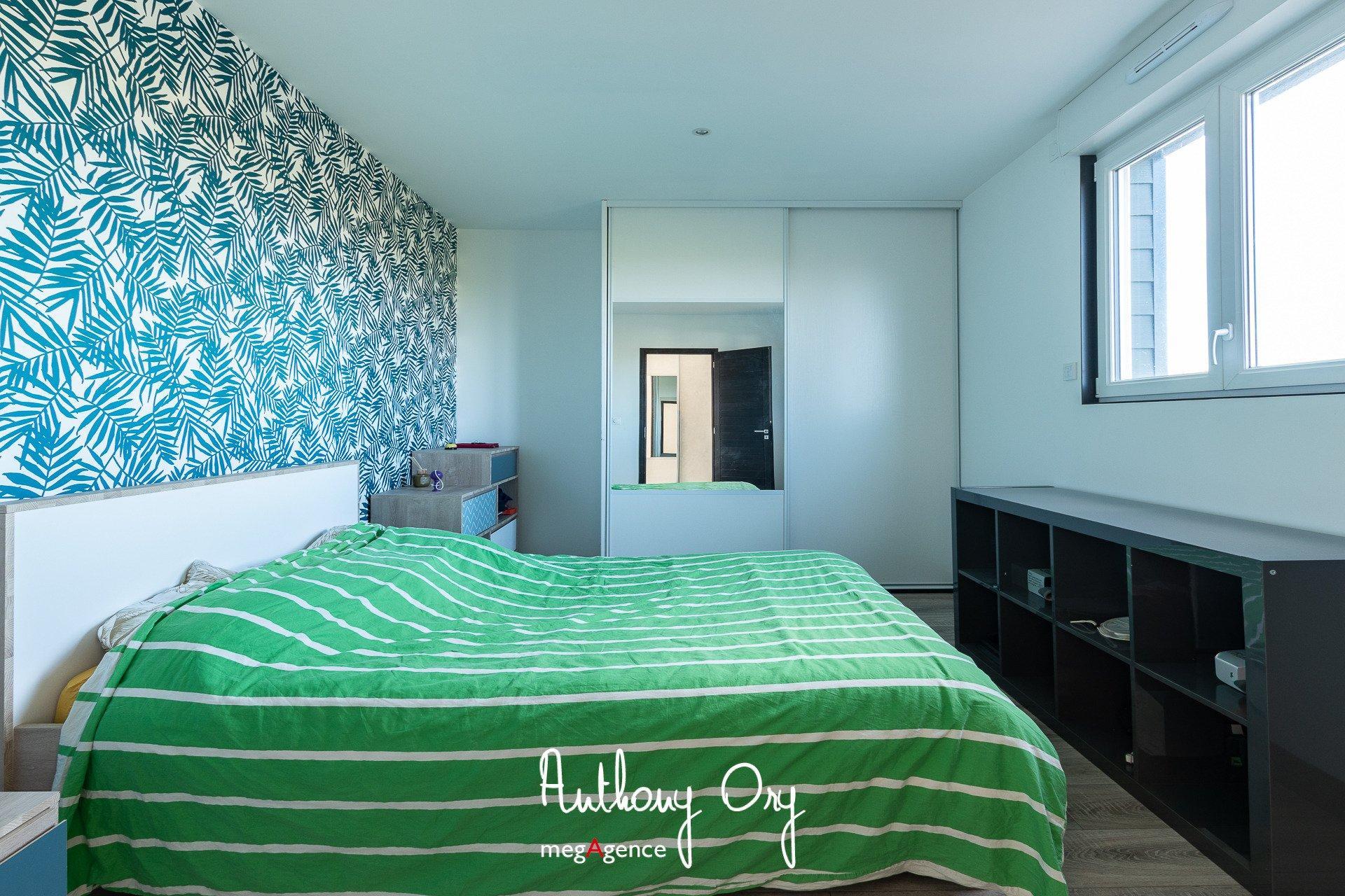 Miniature photo - 12 / 16