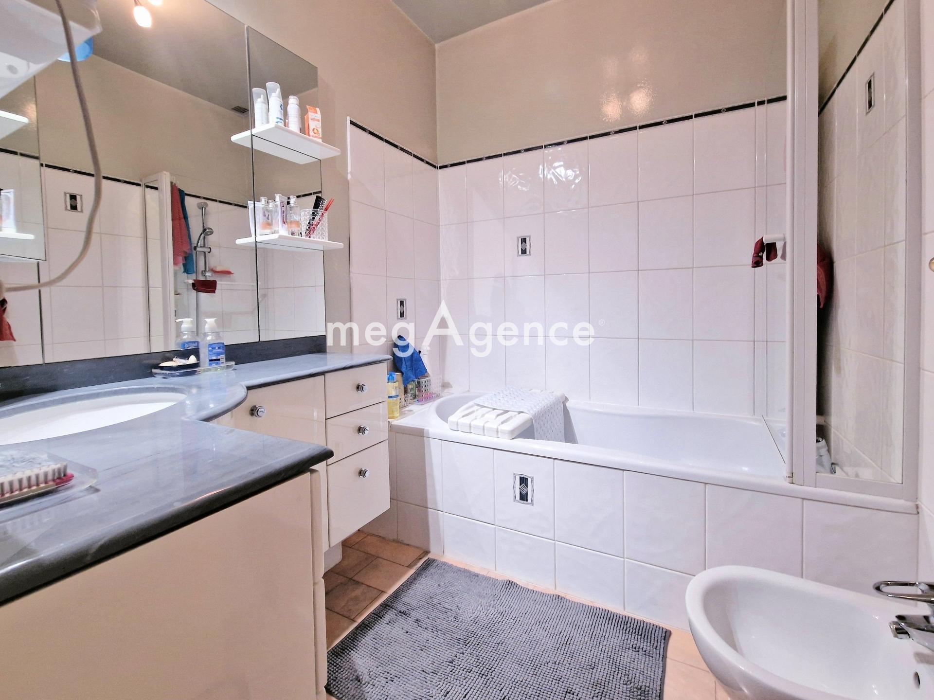 Miniature photo - 12 / 16