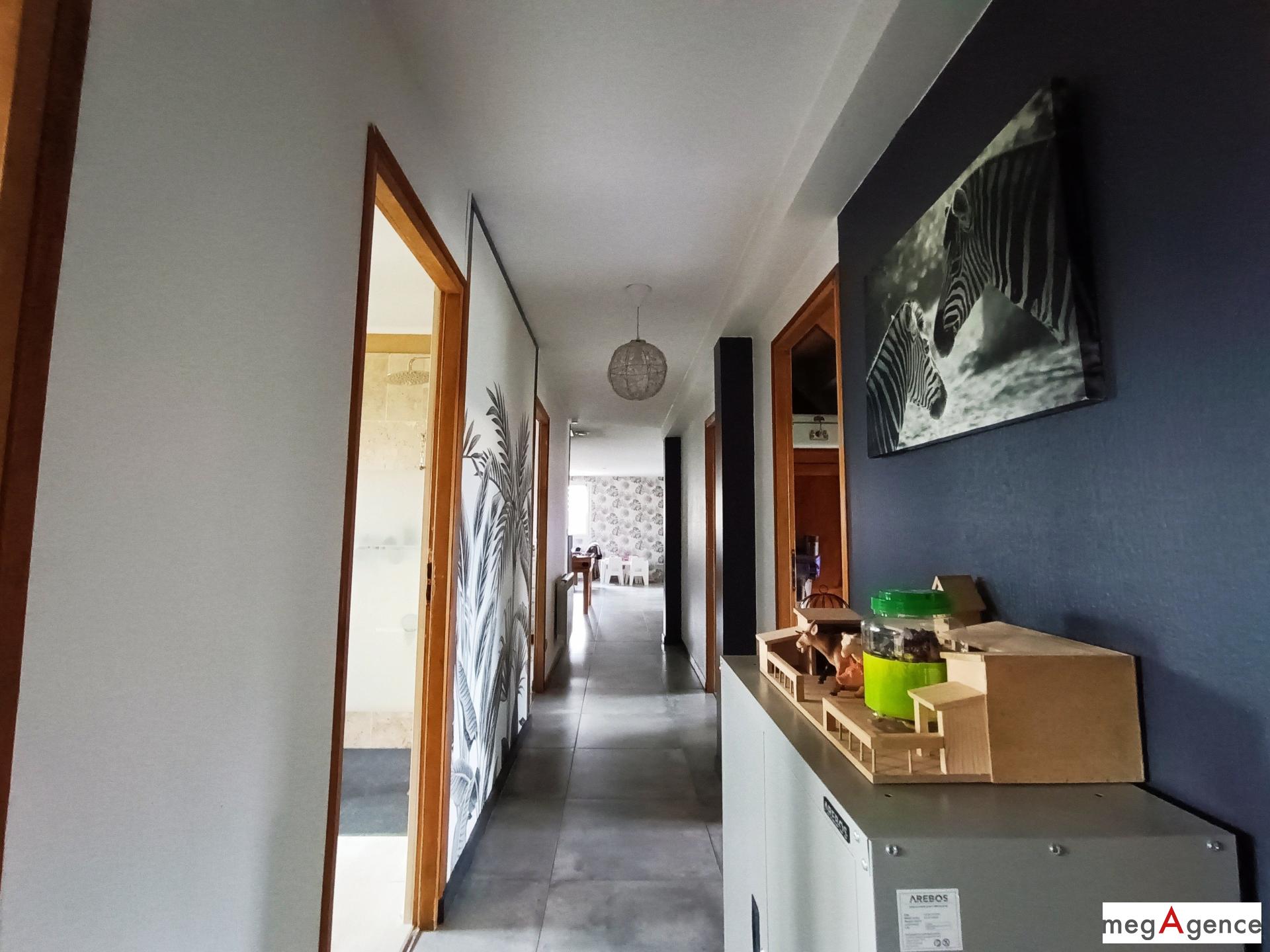 Miniature photo - 8 / 16