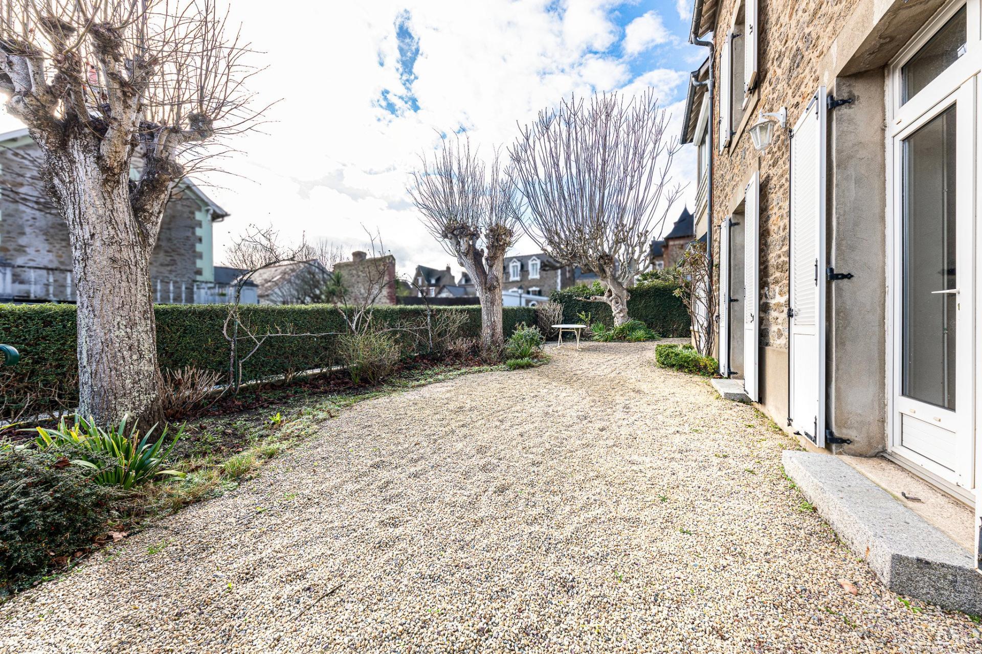 Miniature photo - 2 / 10