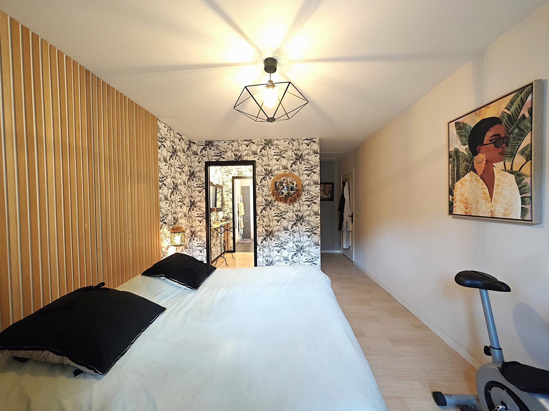 Miniature photo - 8 / 16