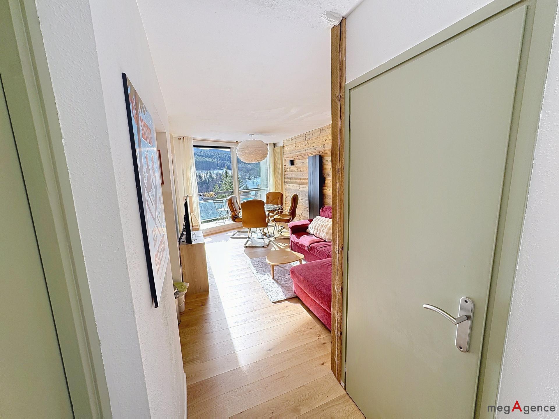 Miniature photo - 8 / 16