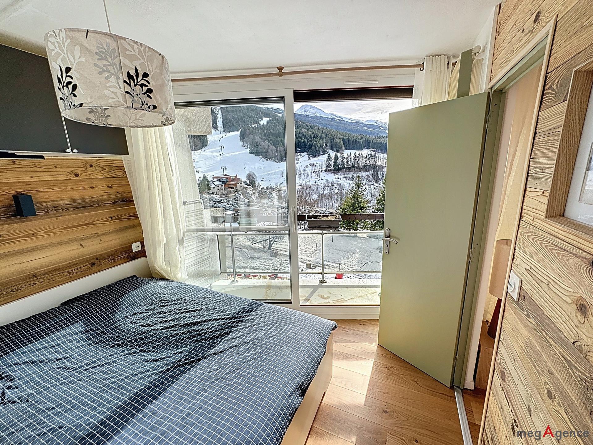 Miniature photo - 9 / 16