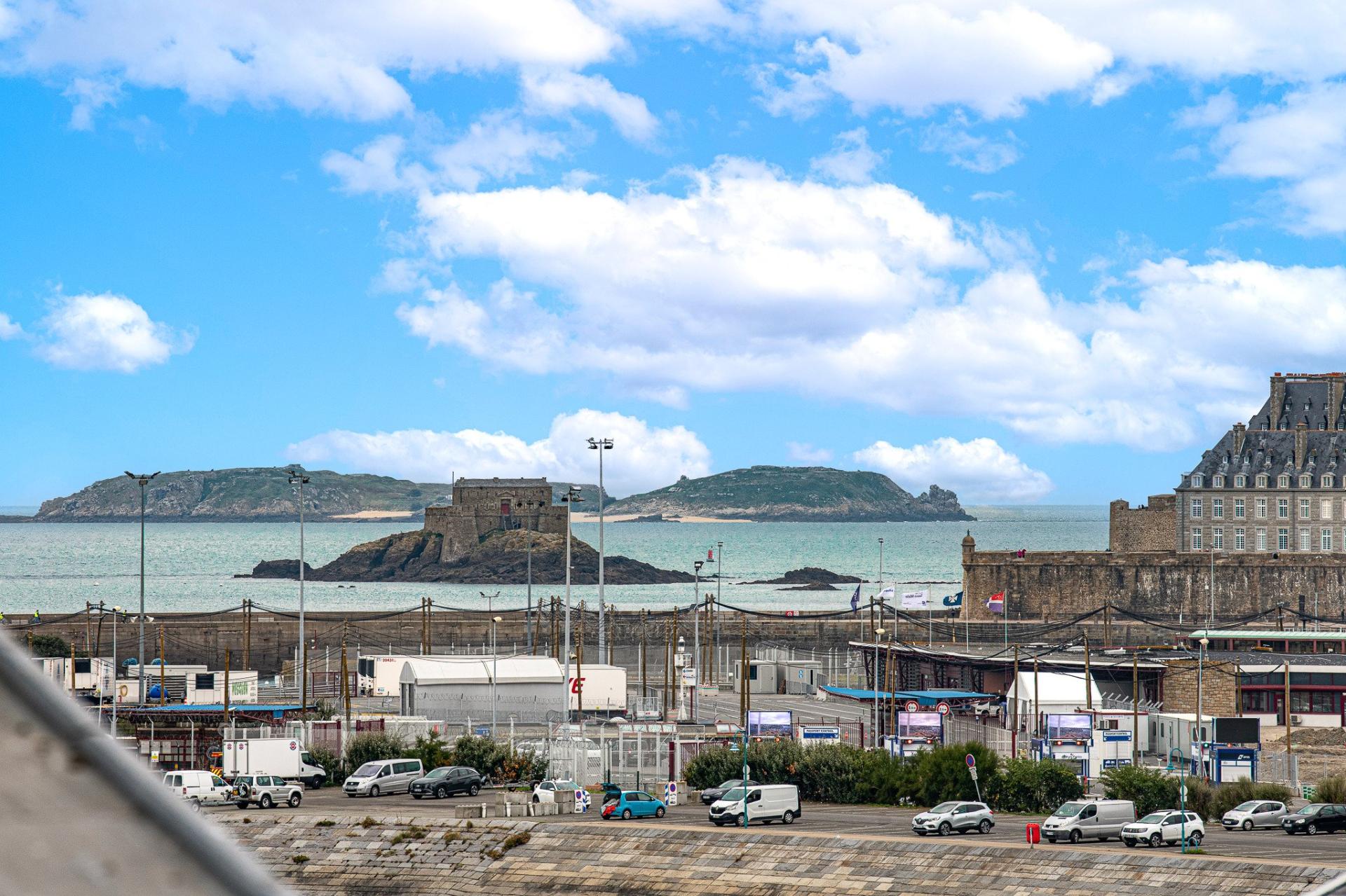 Miniature photo - 2 / 12