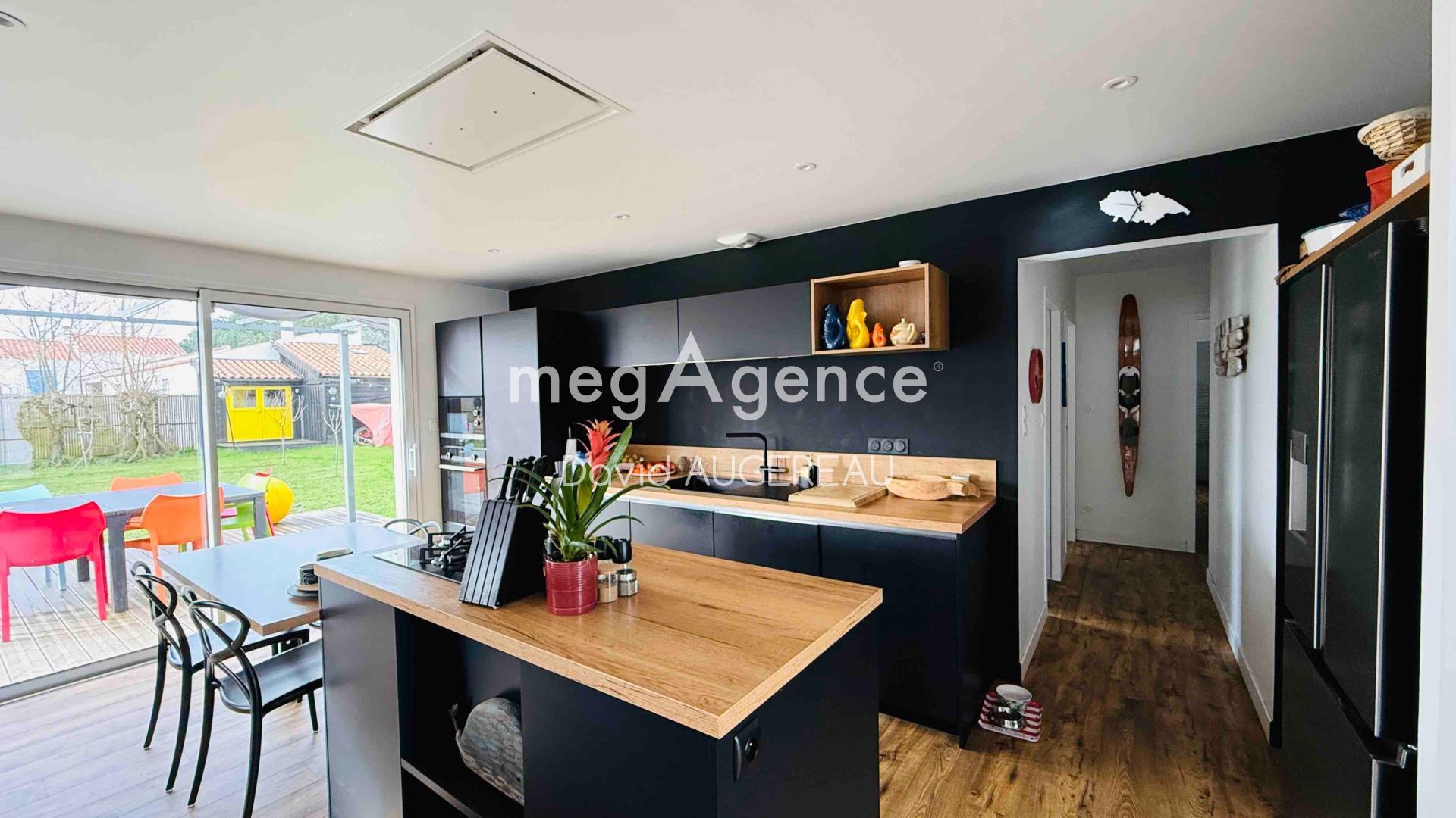 Miniature photo - 2 / 17