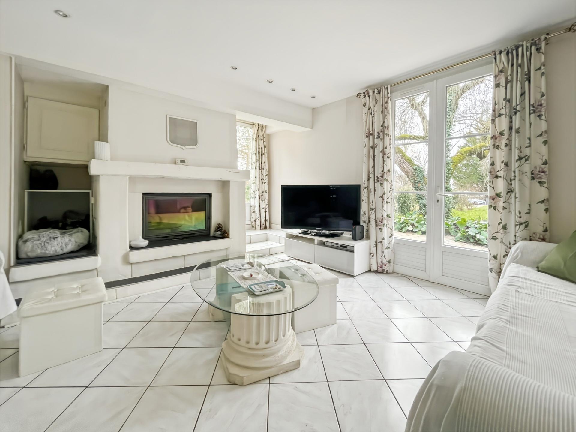 Miniature photo - 2 / 14