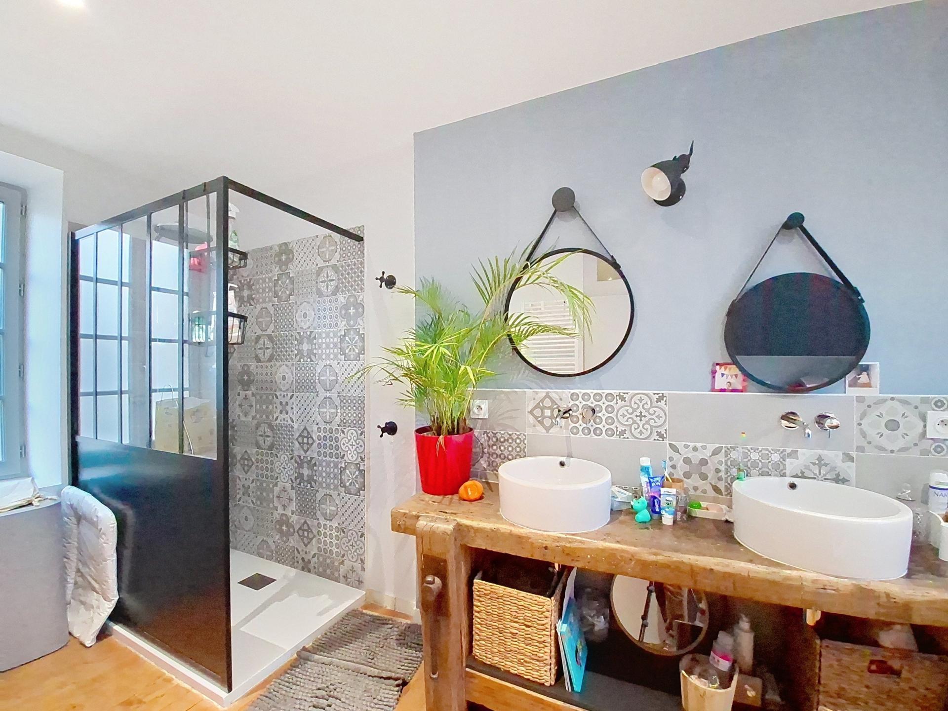 Miniature photo - 9 / 16