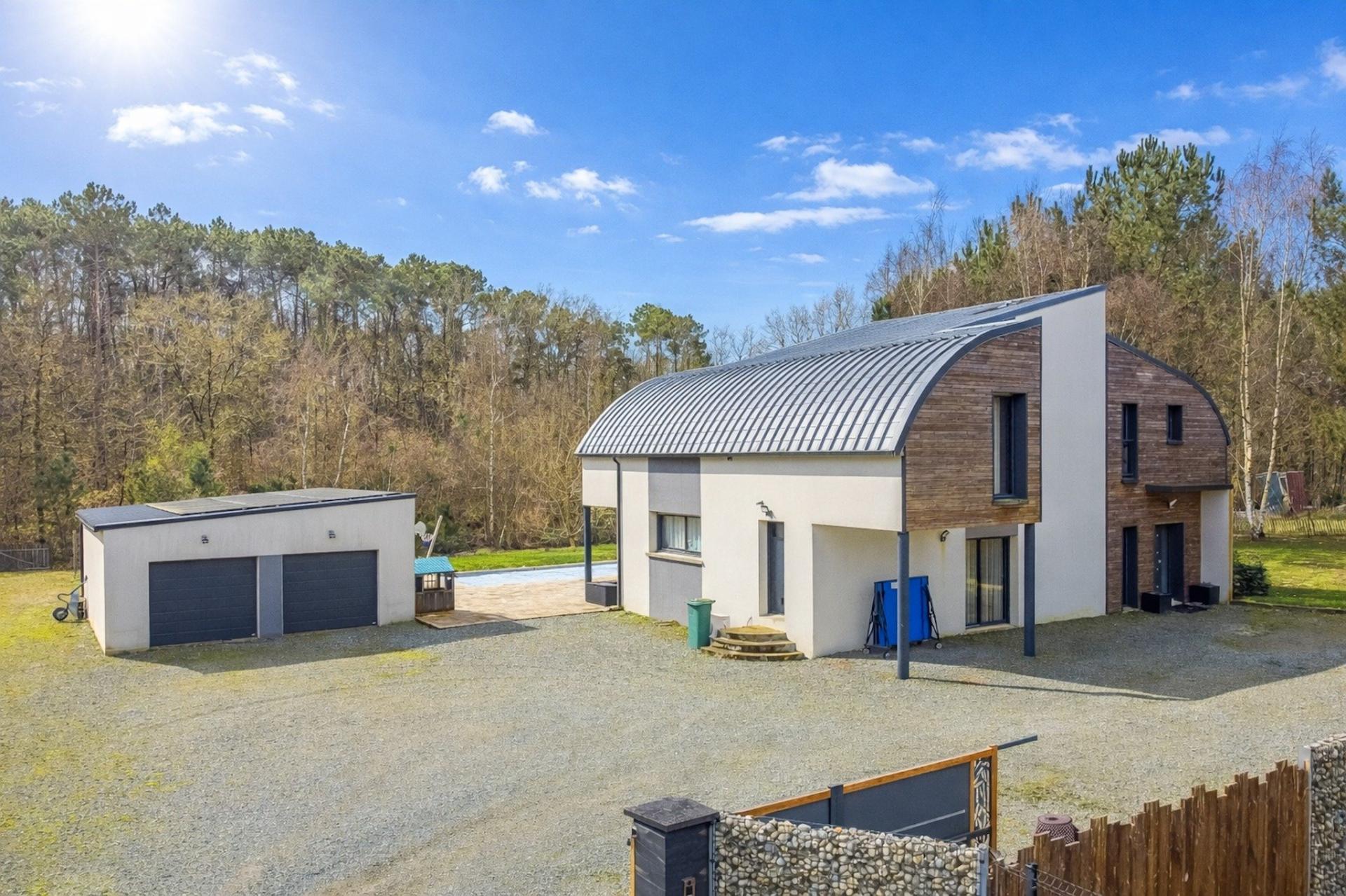 Miniature photo - 2 / 18