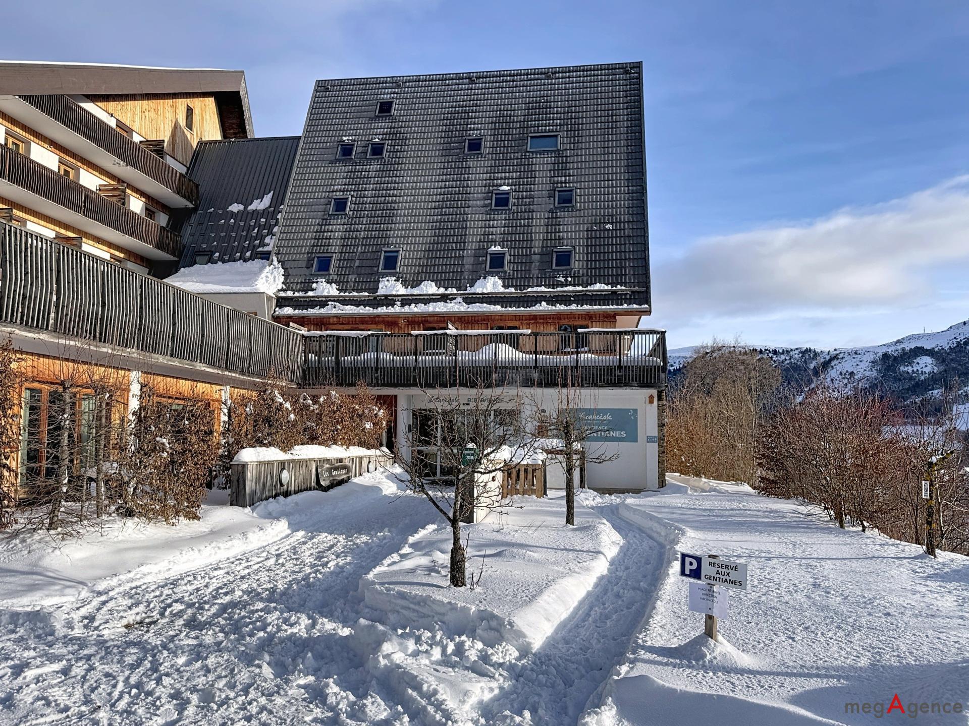 Miniature photo - 2 / 11