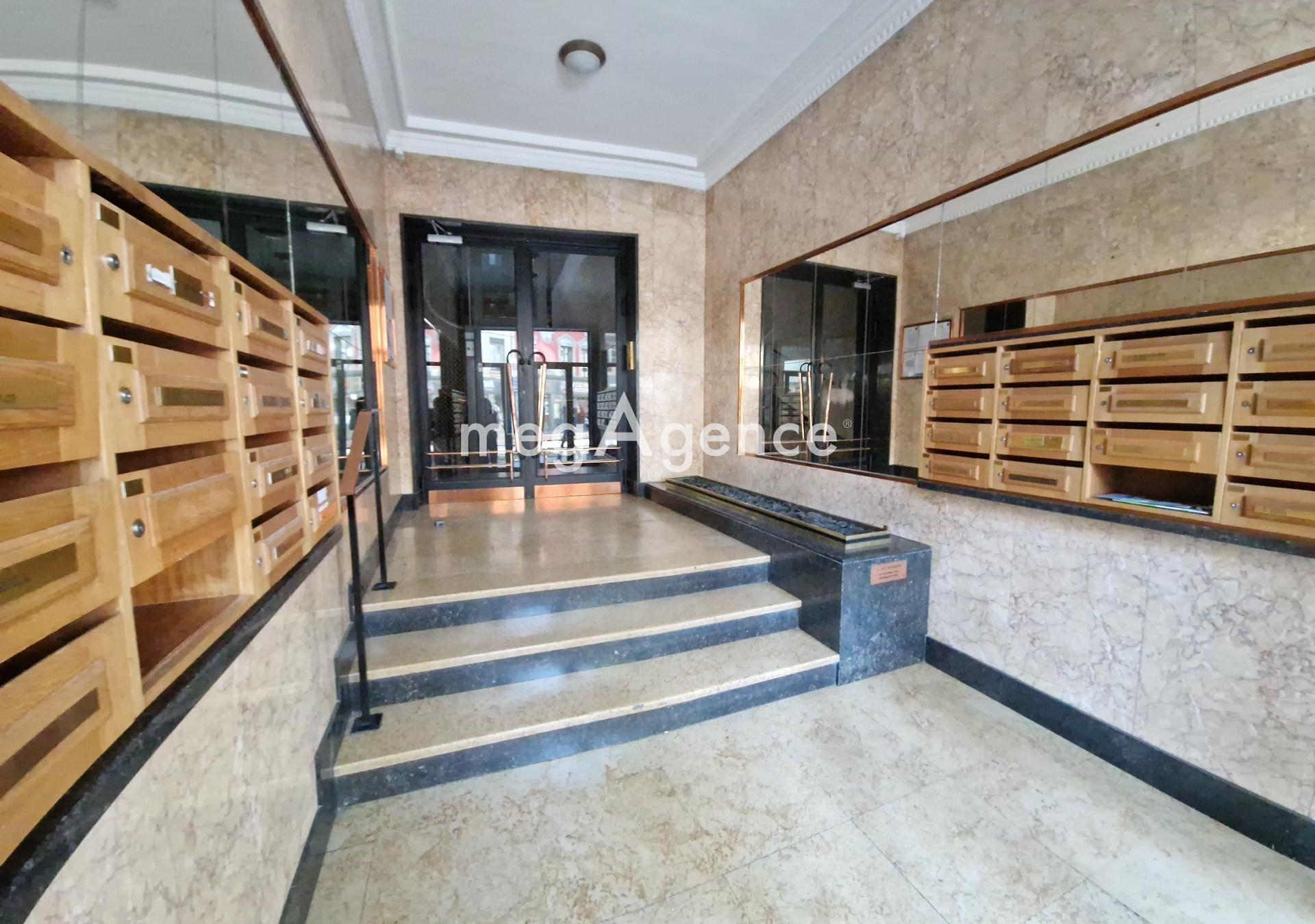 Miniature photo - 2 / 17