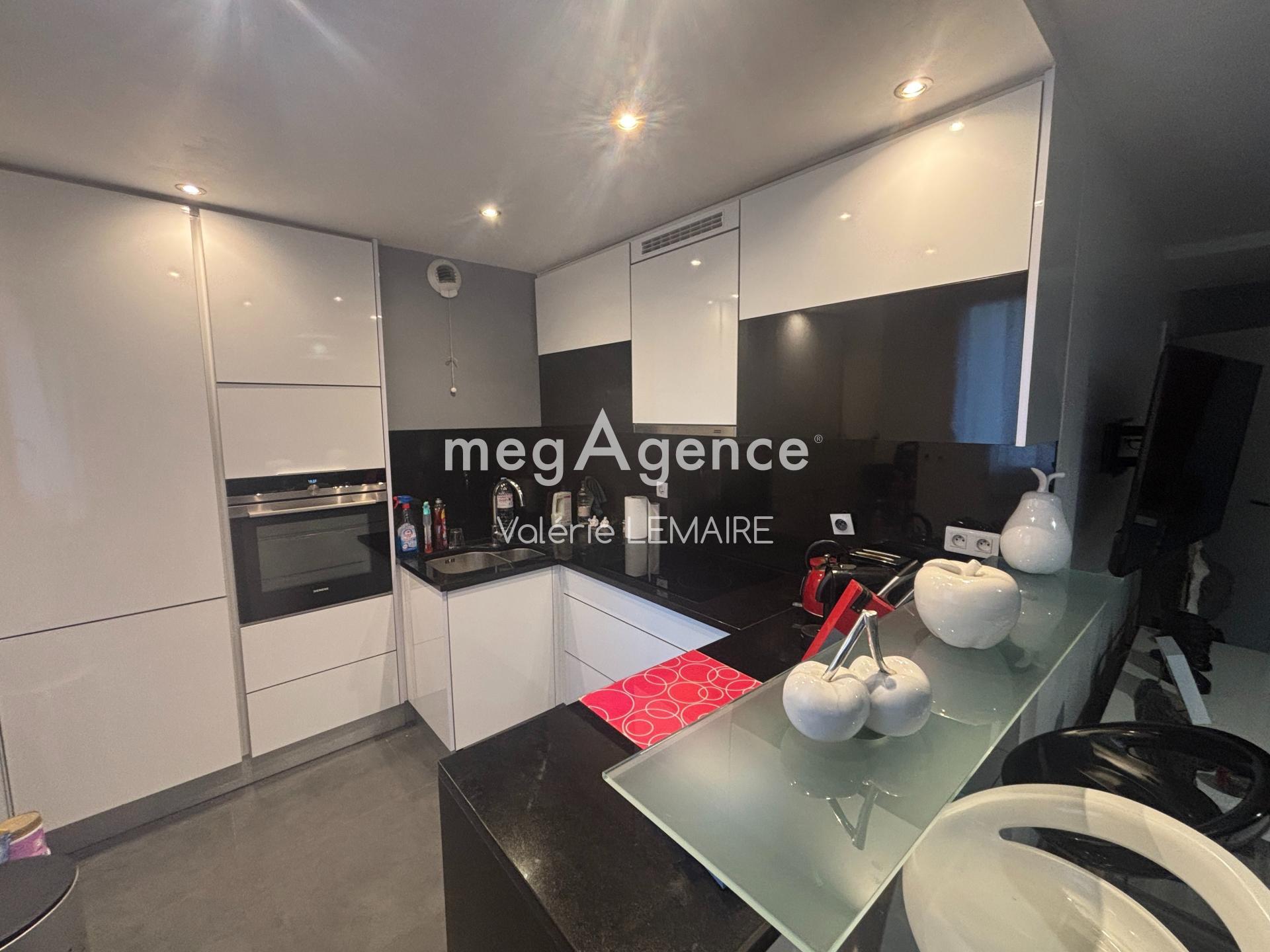 Miniature photo - 2 / 19