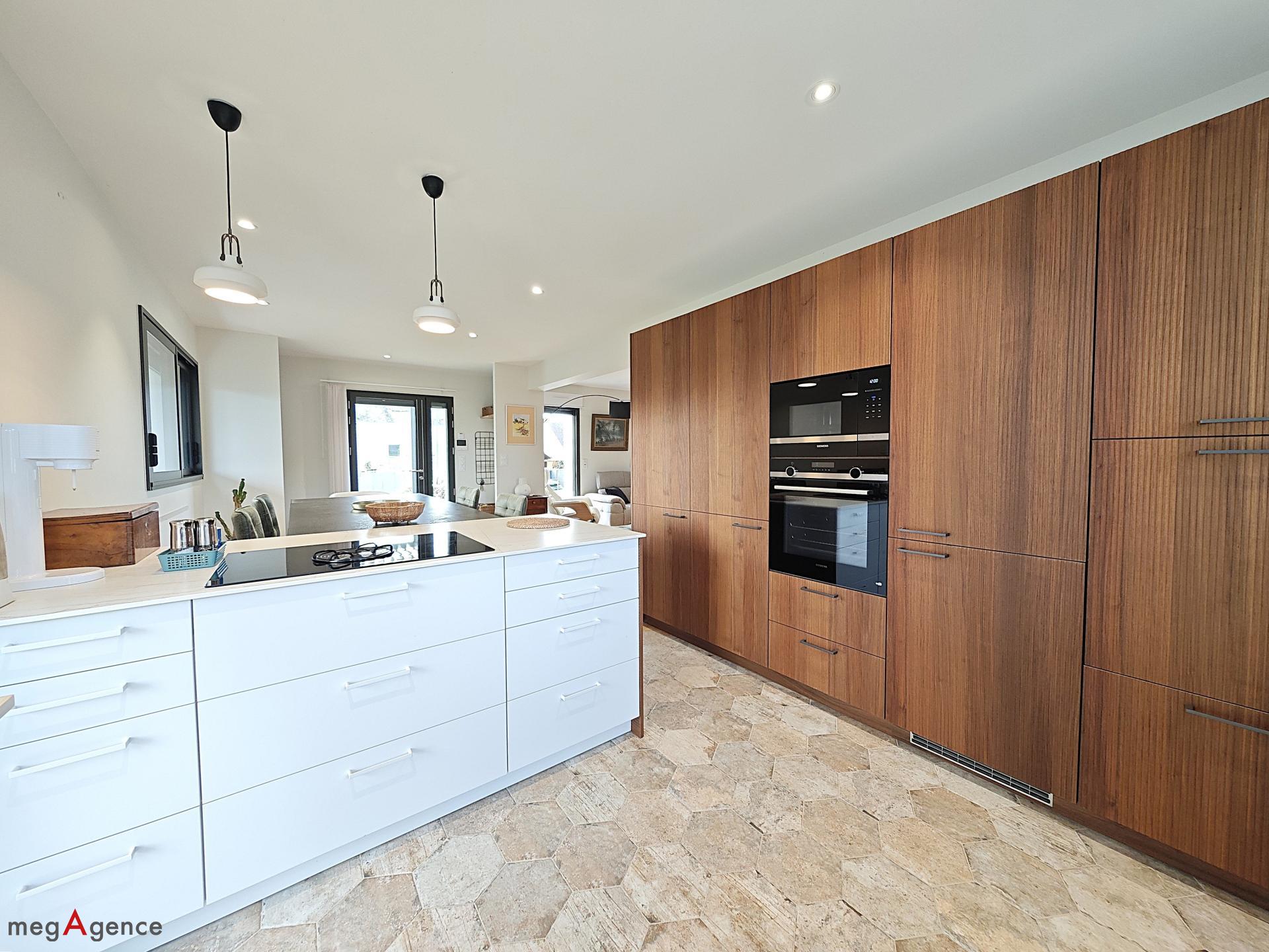 Miniature photo - 2 / 17