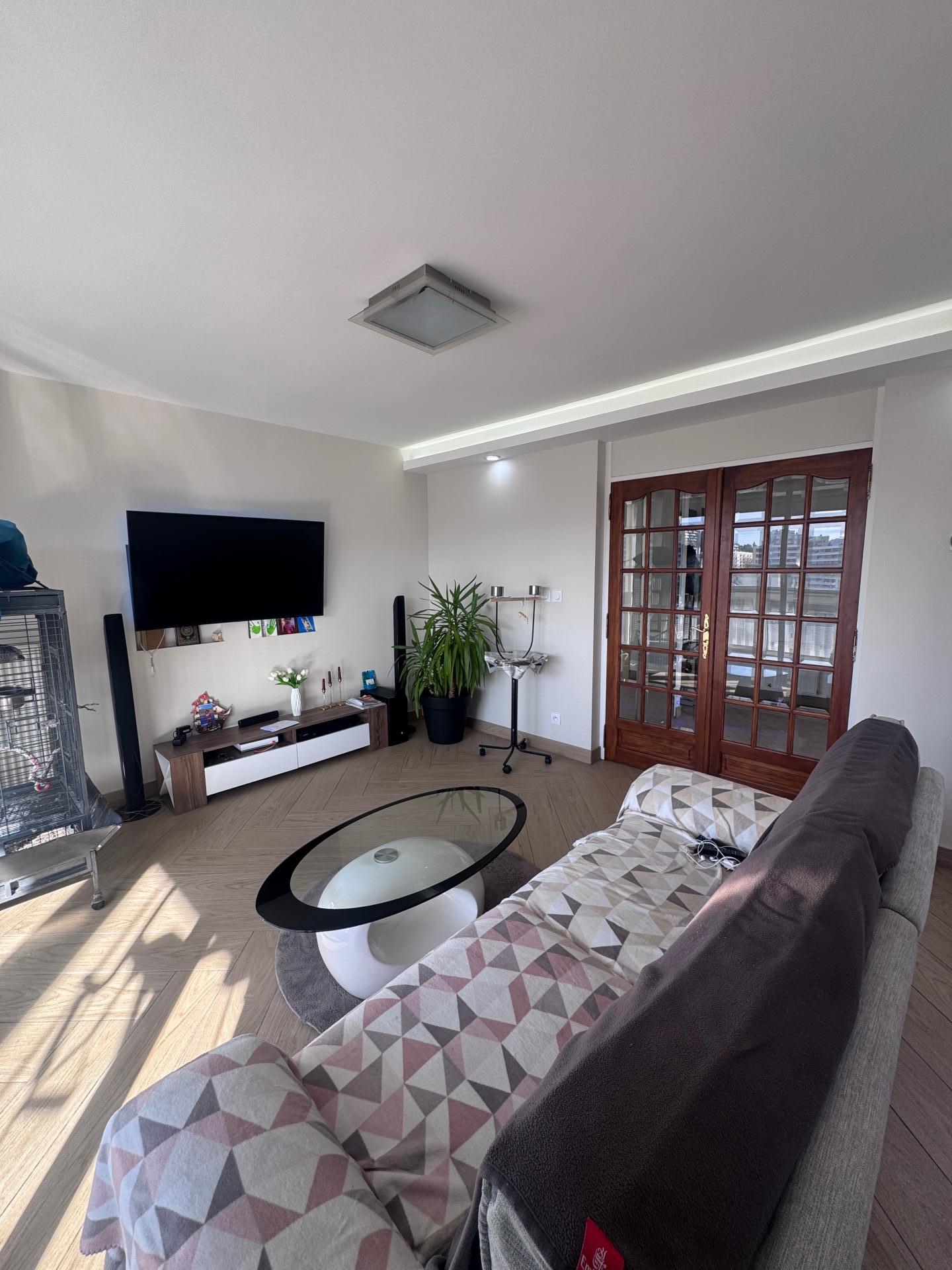 Miniature photo - 2 / 17