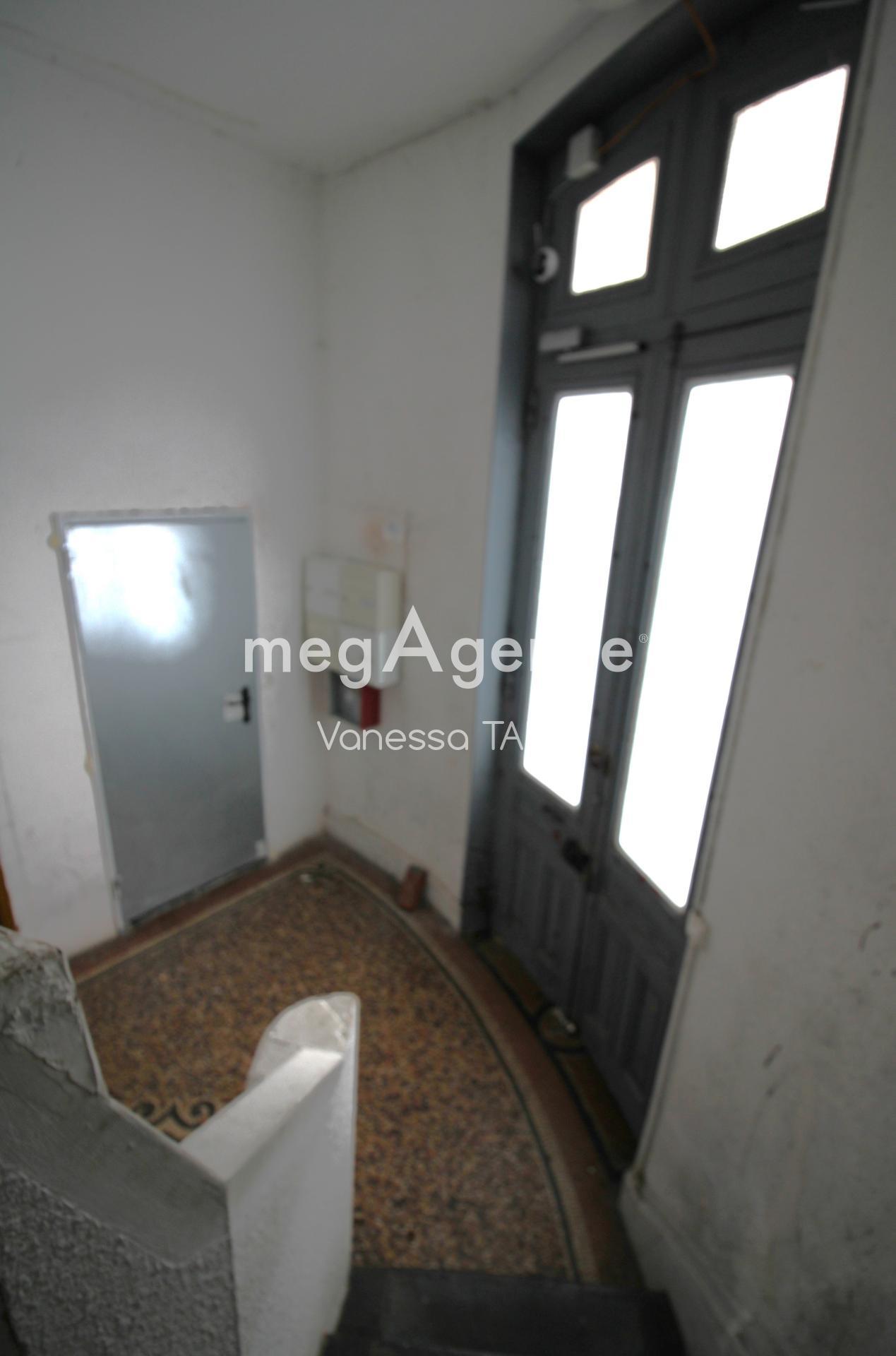 Miniature photo - 2 / 19