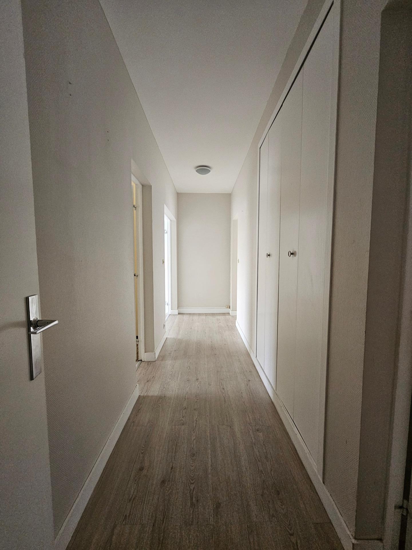 Miniature photo - 2 / 8