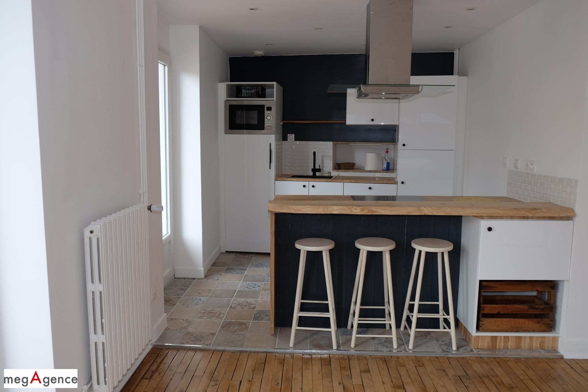 Miniature photo - 2 / 19