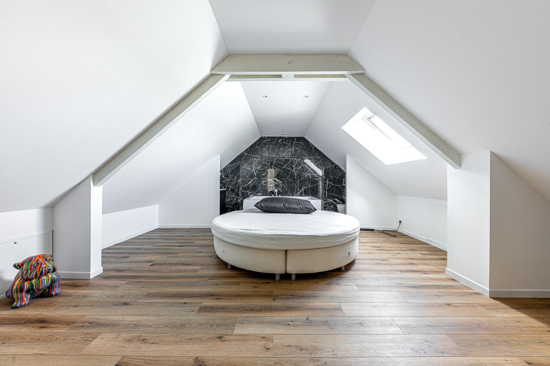 Miniature photo - 7 / 10