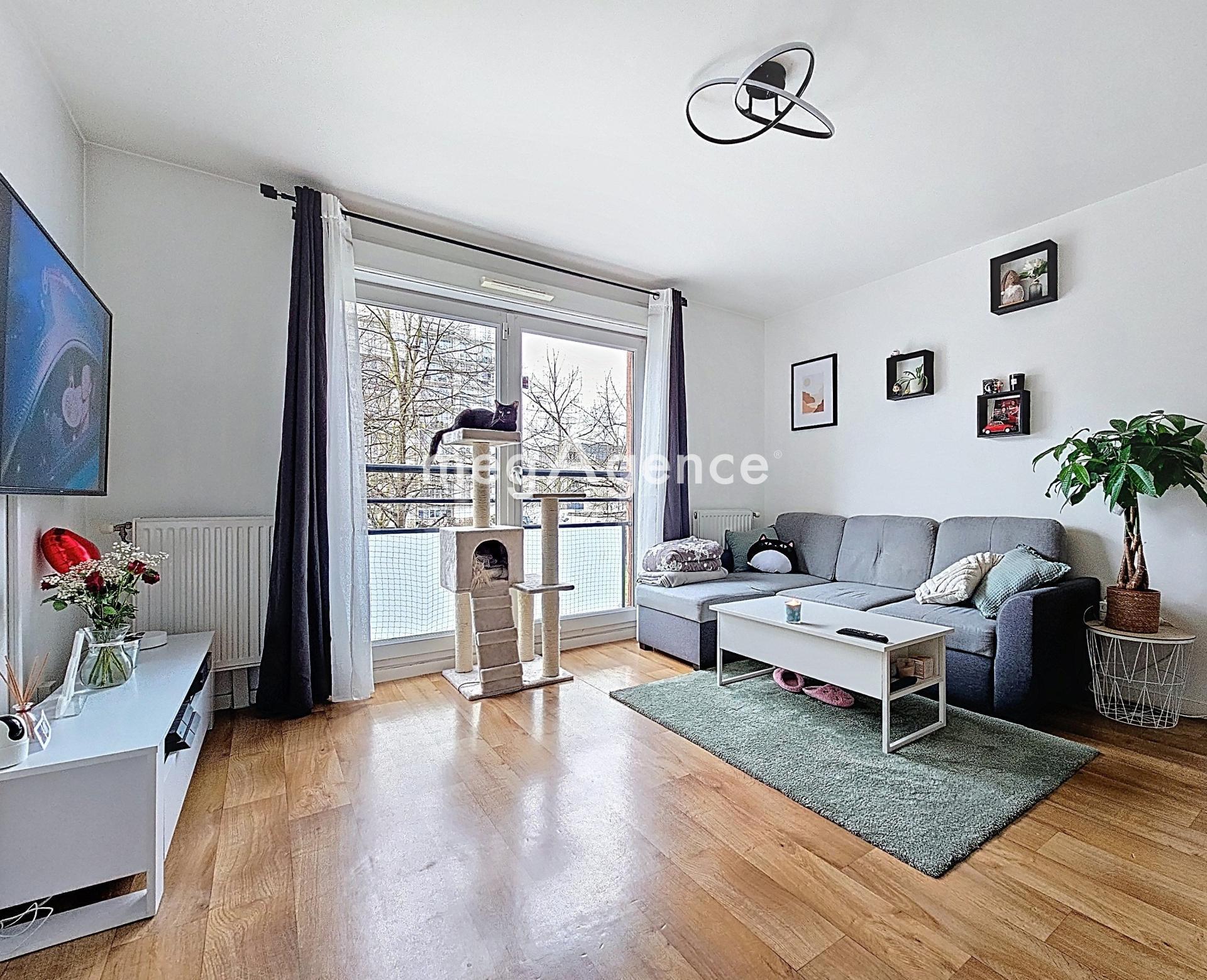 APPARTEMENT DEUX CHAMRES, PARKING ET CAVE